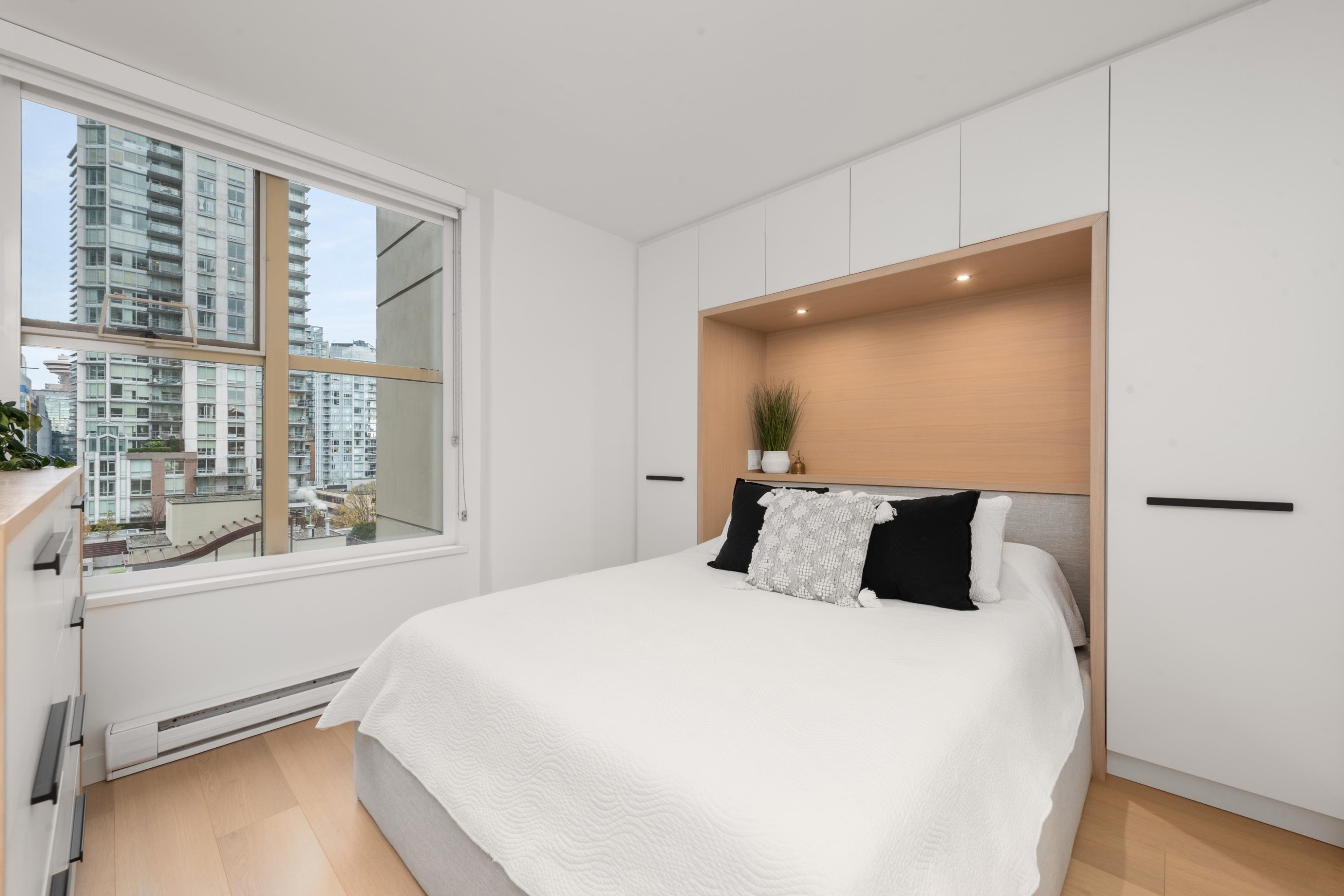 1203-969 Richards Street, Vancouver, BC