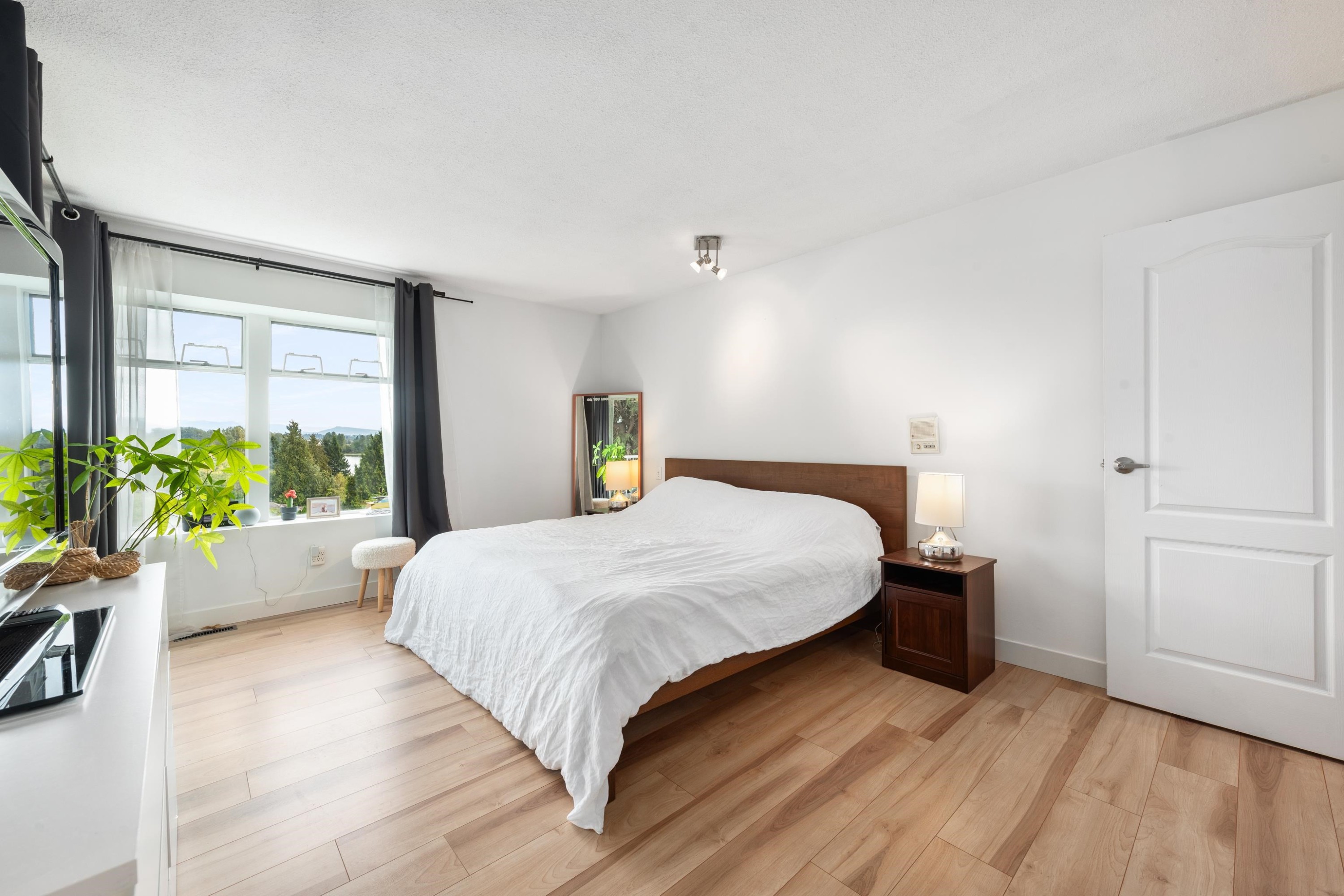 1128 Fraserview Street, Port Coquitlam, BC