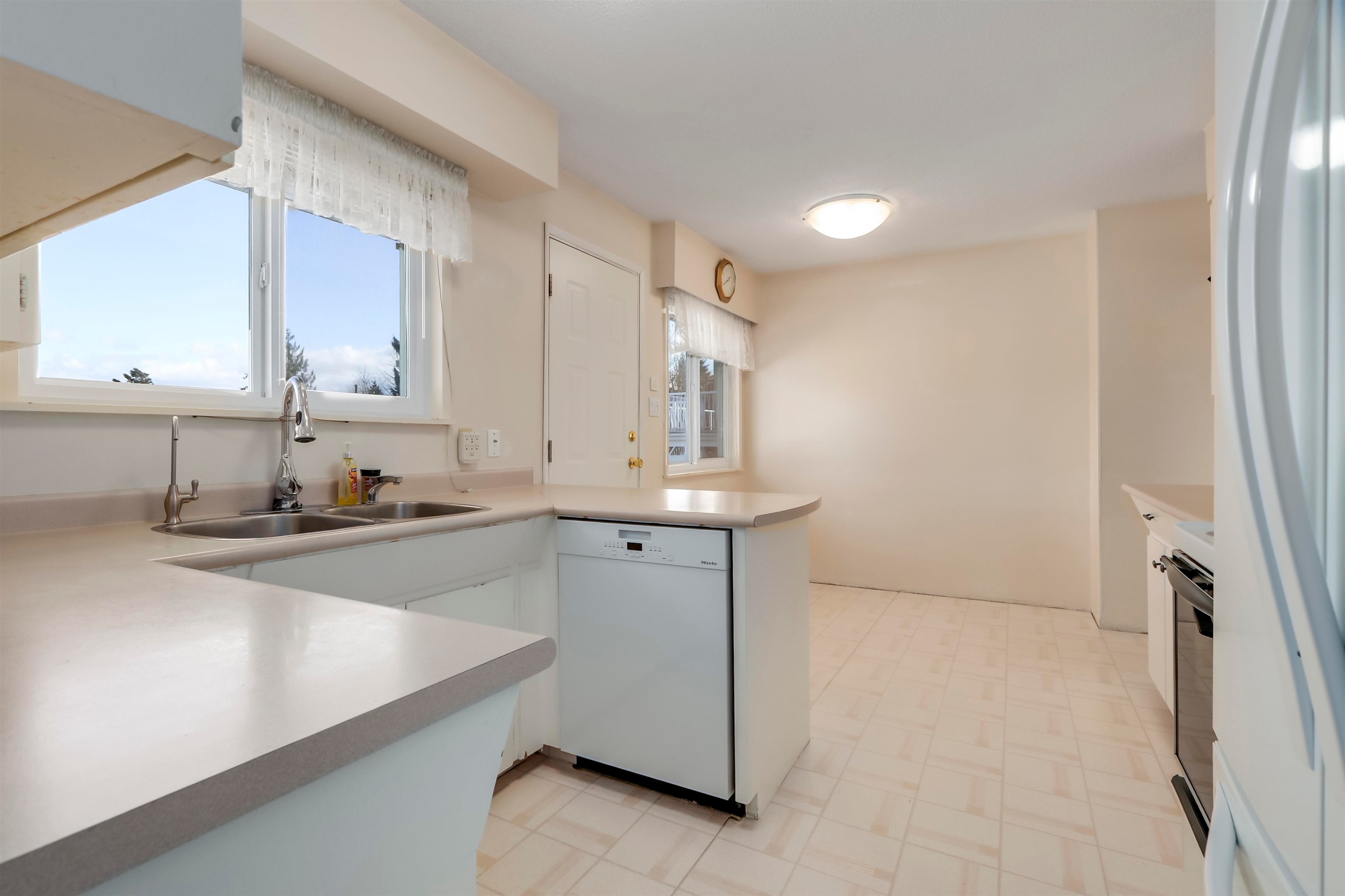 1011 Palmdale Street, Coquitlam, BC