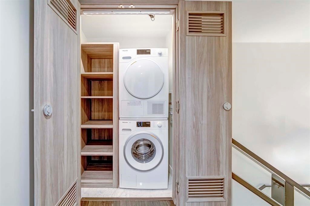 208 1St Avenue W, Vancouver, BC