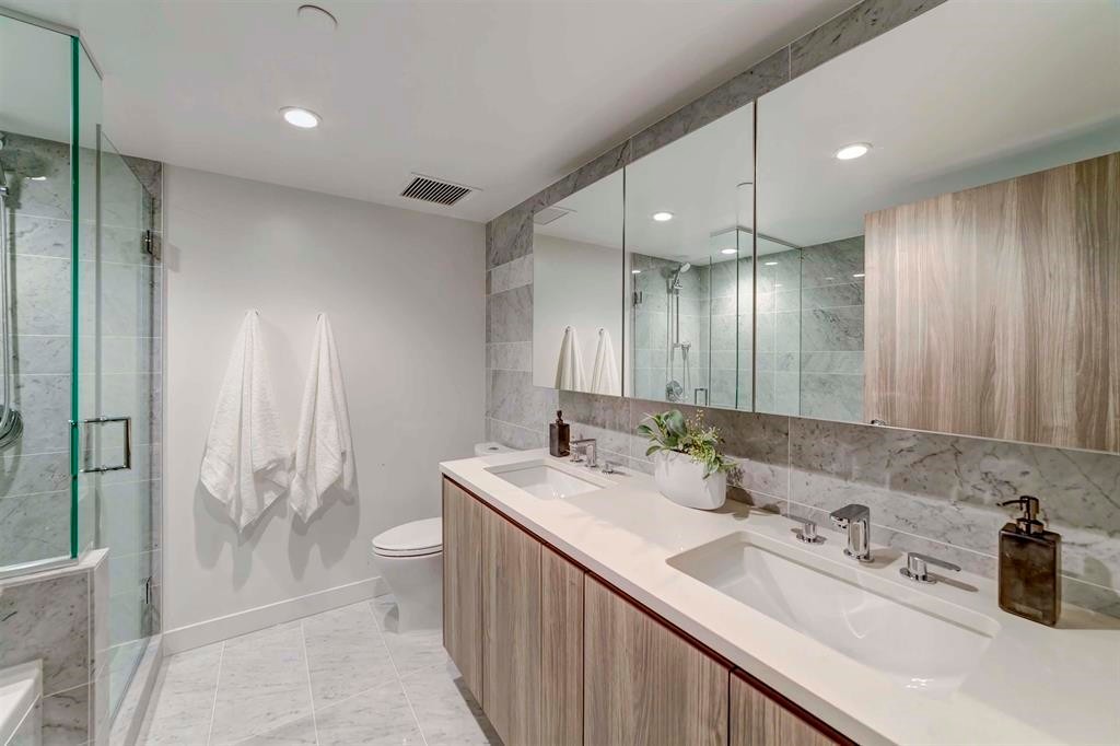 208 1St Avenue W, Vancouver, BC