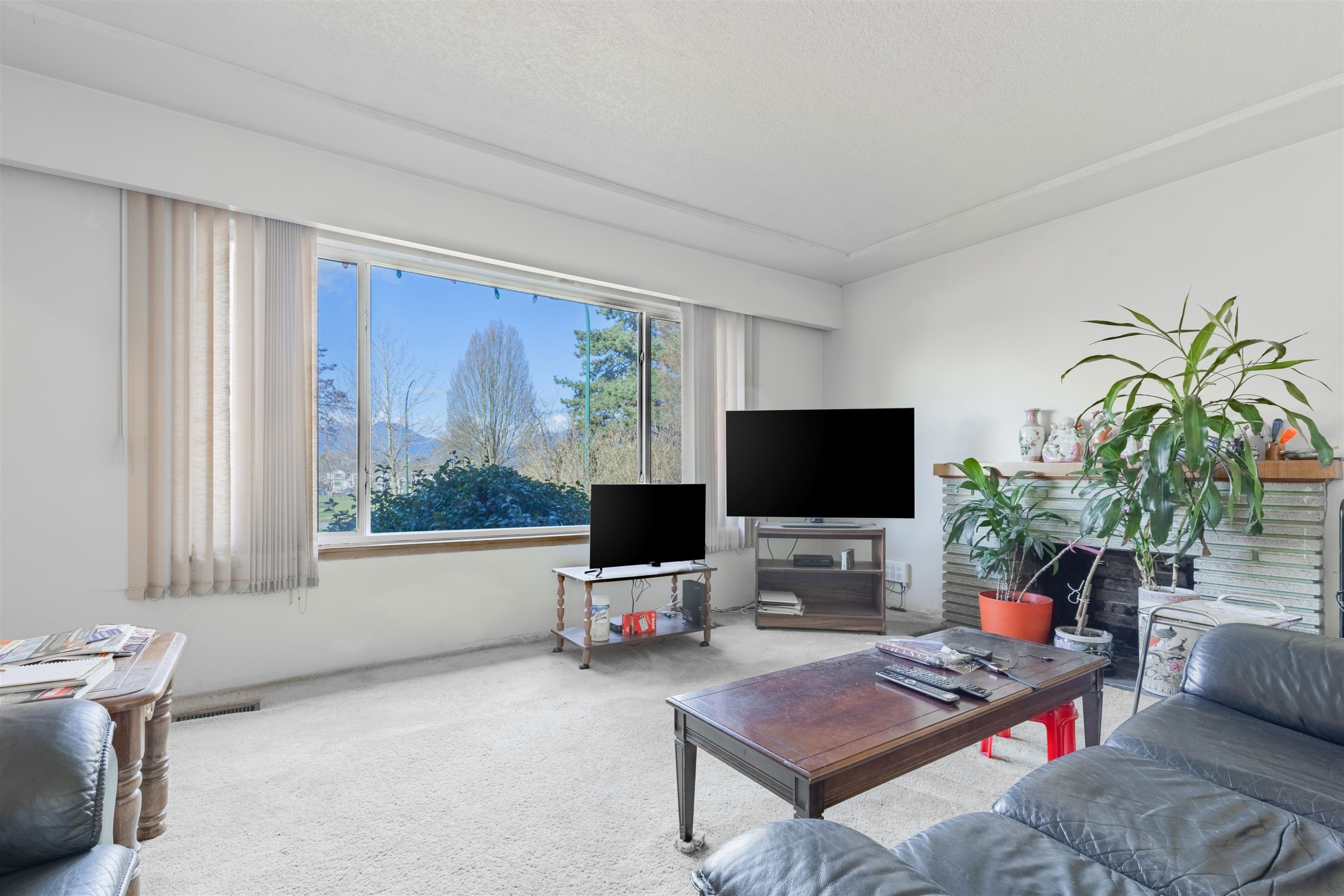 2630 1St Avenue E, Vancouver, BC