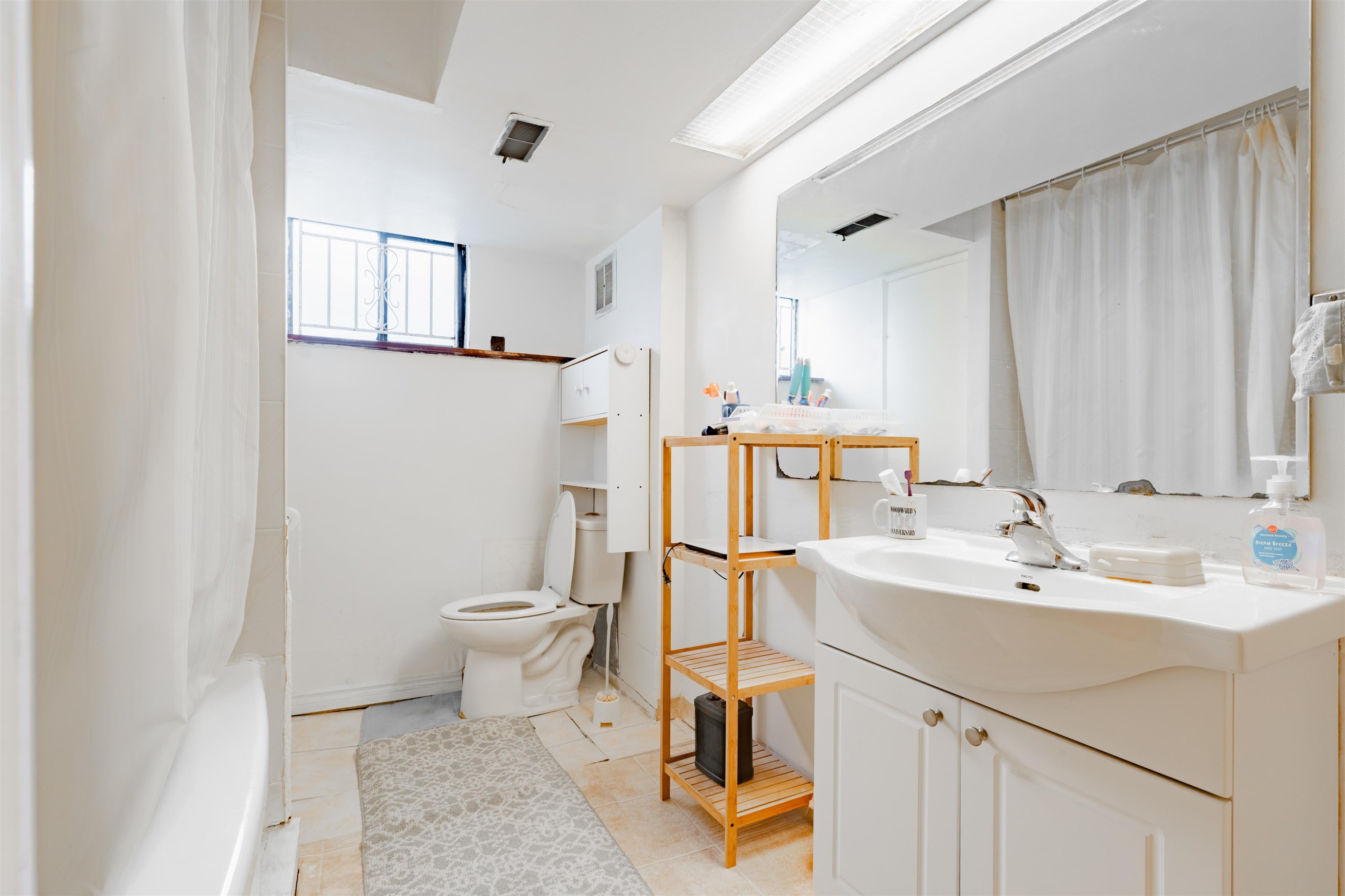 2630 1St Avenue E, Vancouver, BC