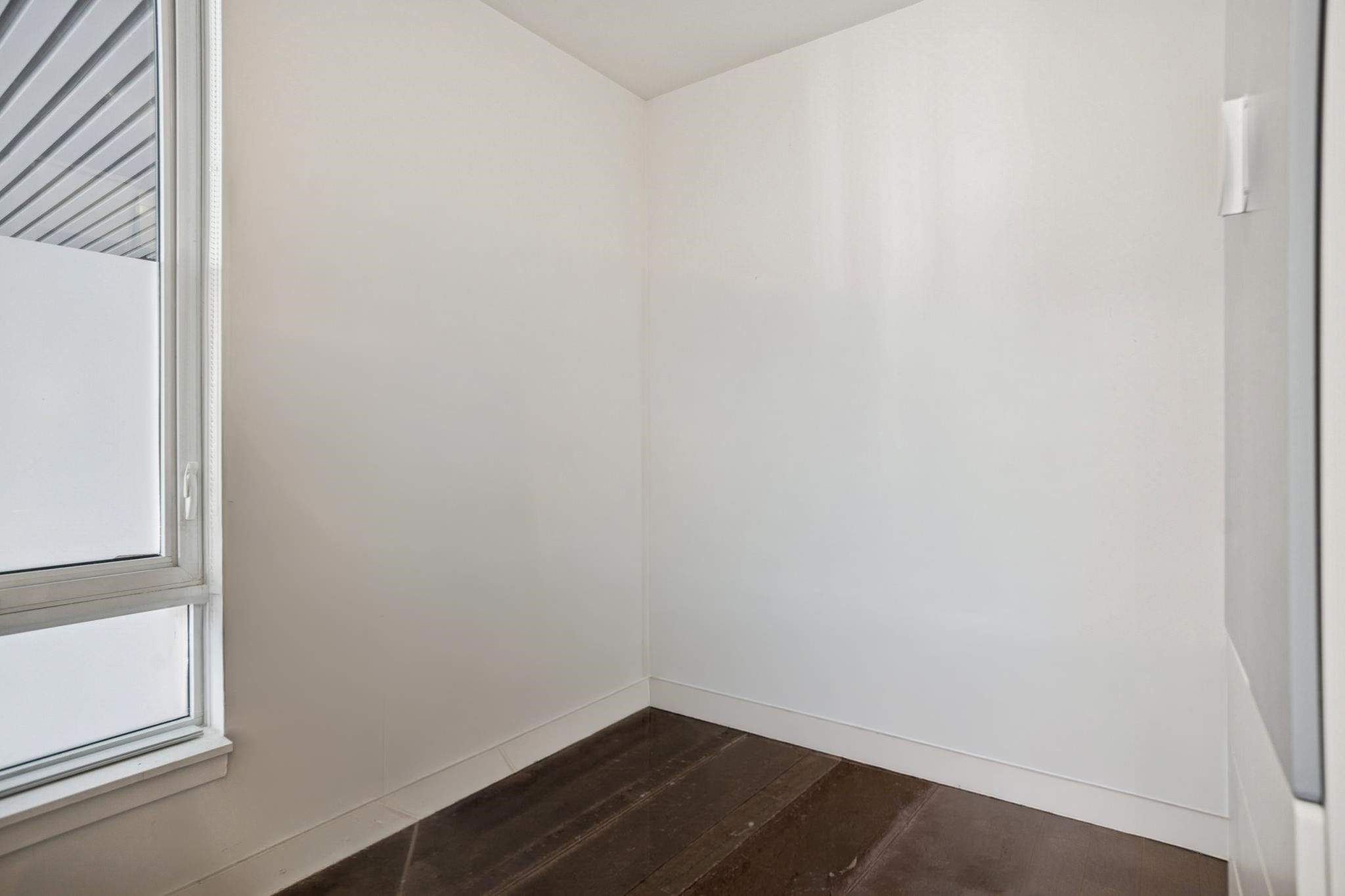 62 1St Avenue W, Vancouver, BC