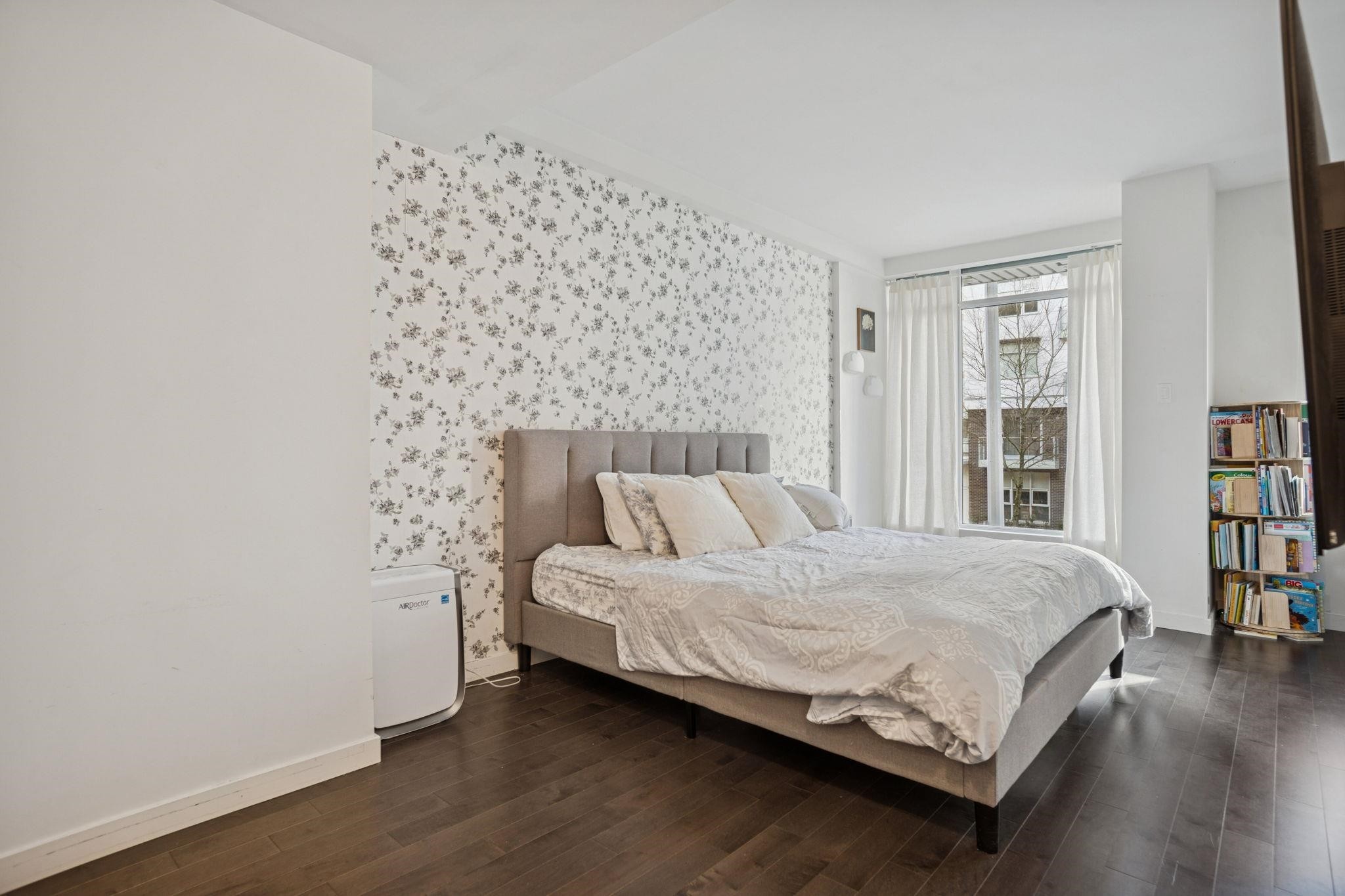 62 1St Avenue W, Vancouver, BC