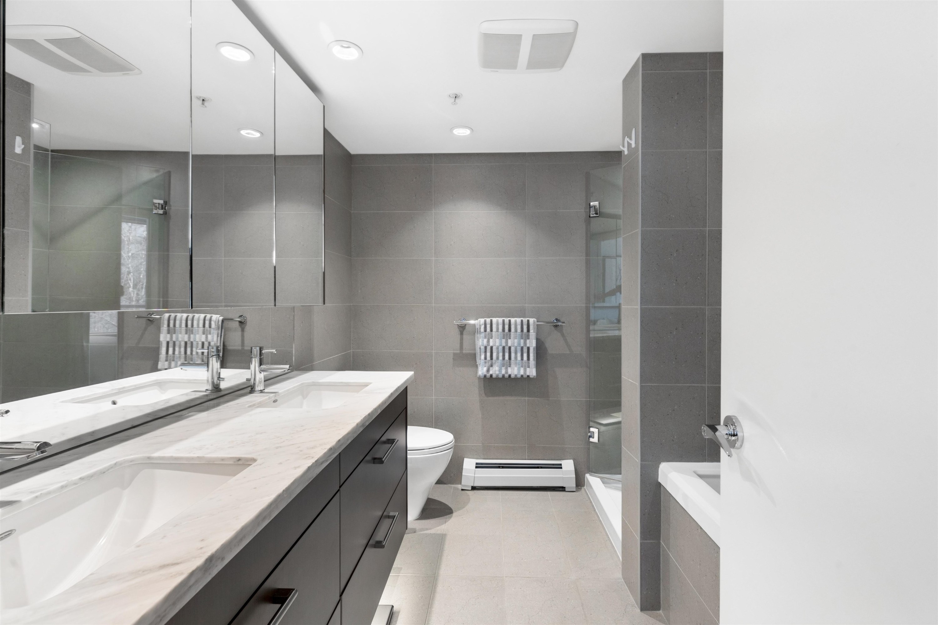 156 1St Avenue W, Vancouver, BC