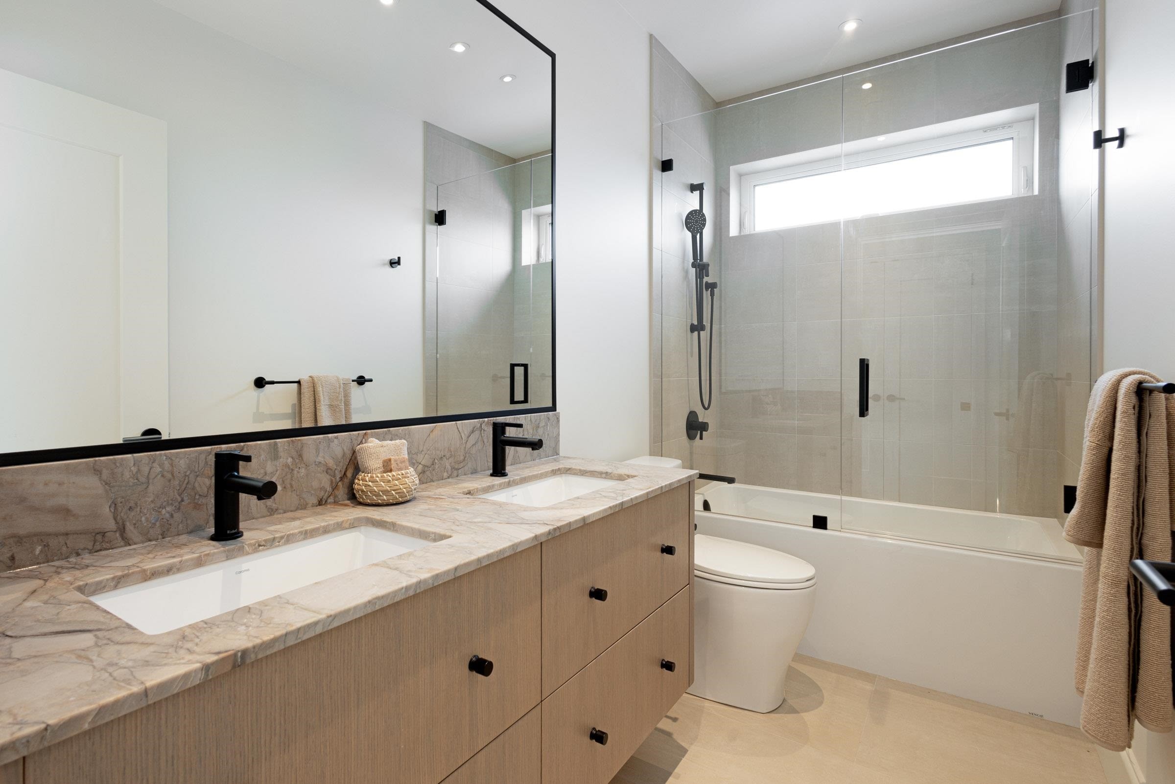 2382 5Th Avenue E, Vancouver, BC