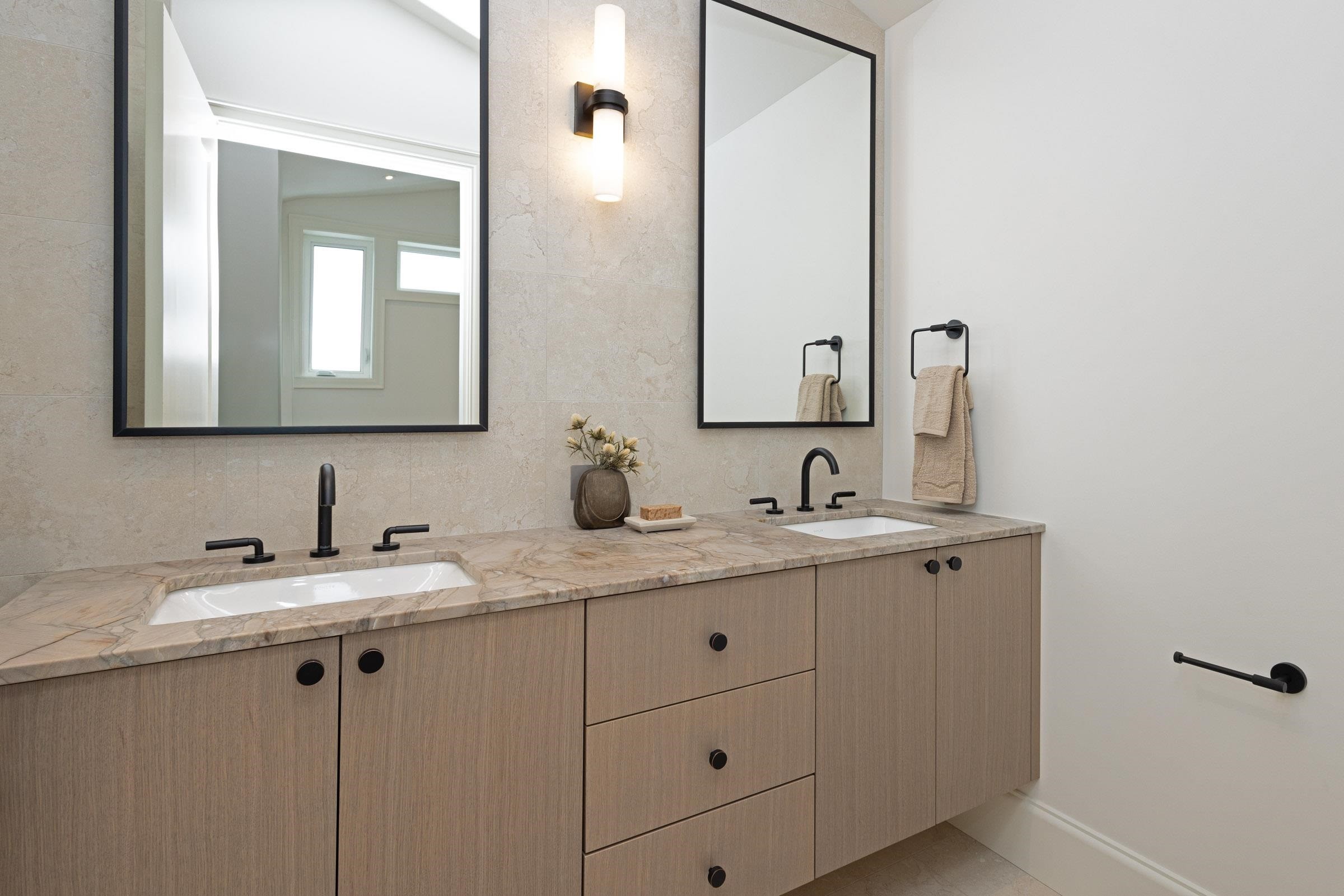 2382 5Th Avenue E, Vancouver, BC