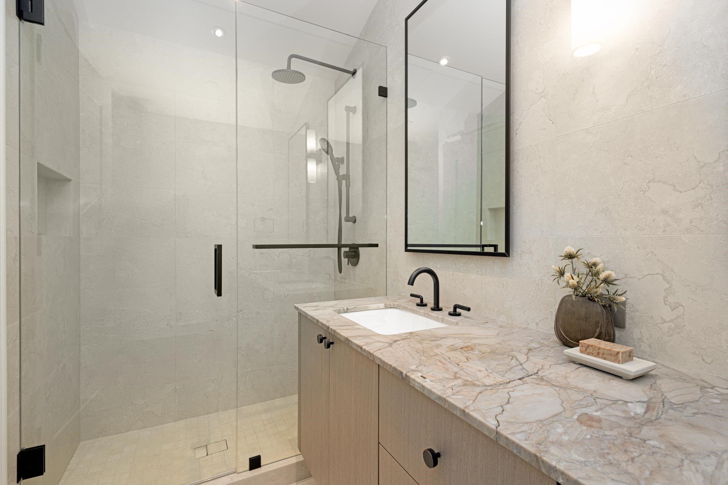 2382 5Th Avenue E, Vancouver, BC