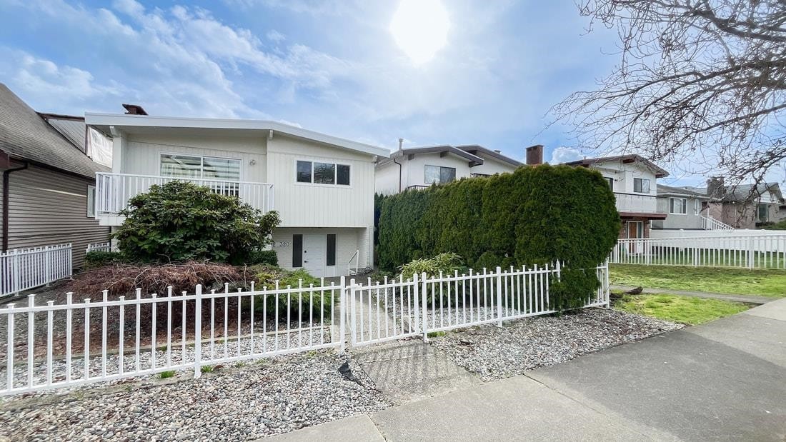 320 57Th Avenue E, Vancouver, BC