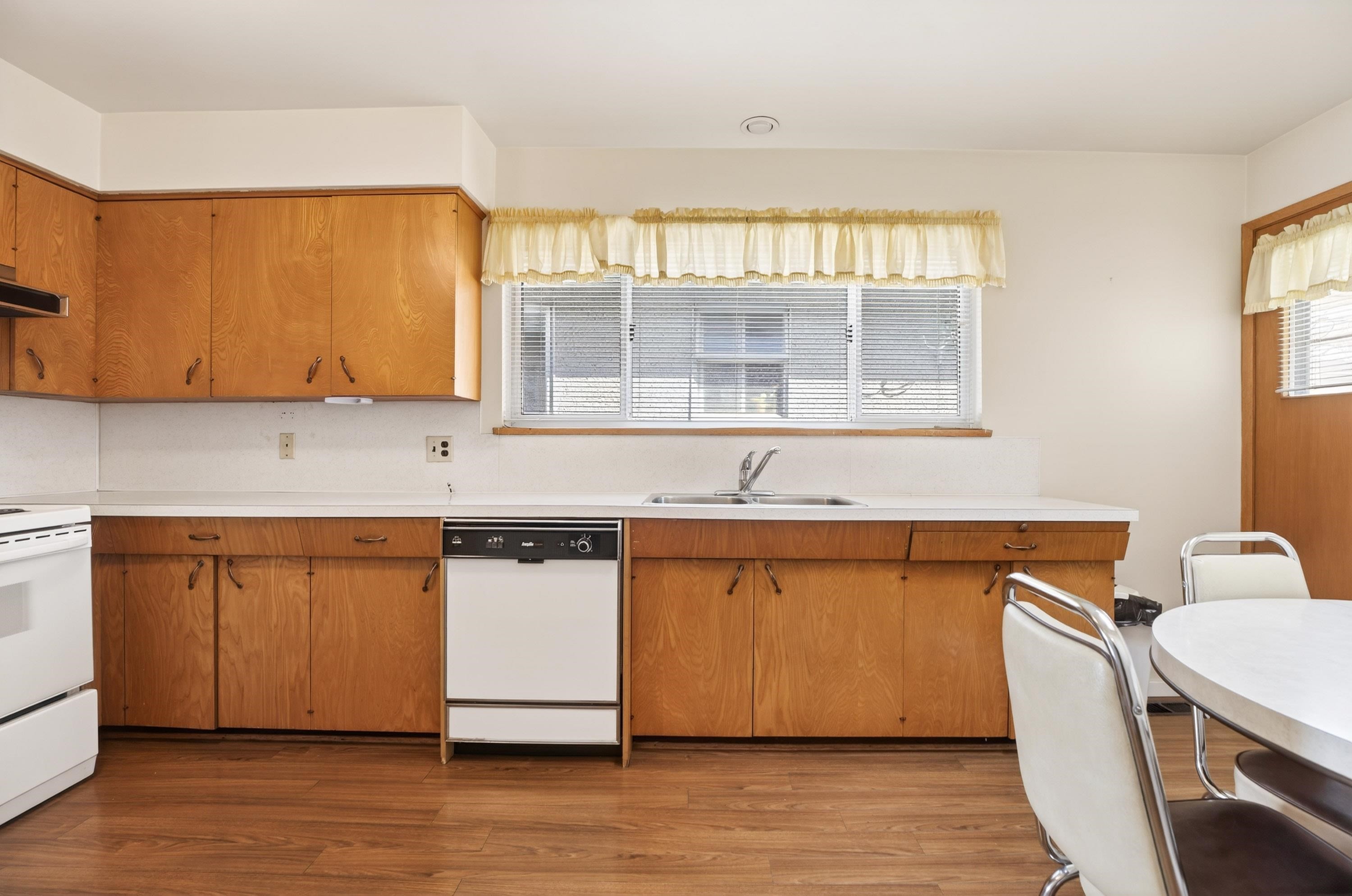 3180 3Rd Avenue E, Vancouver, BC