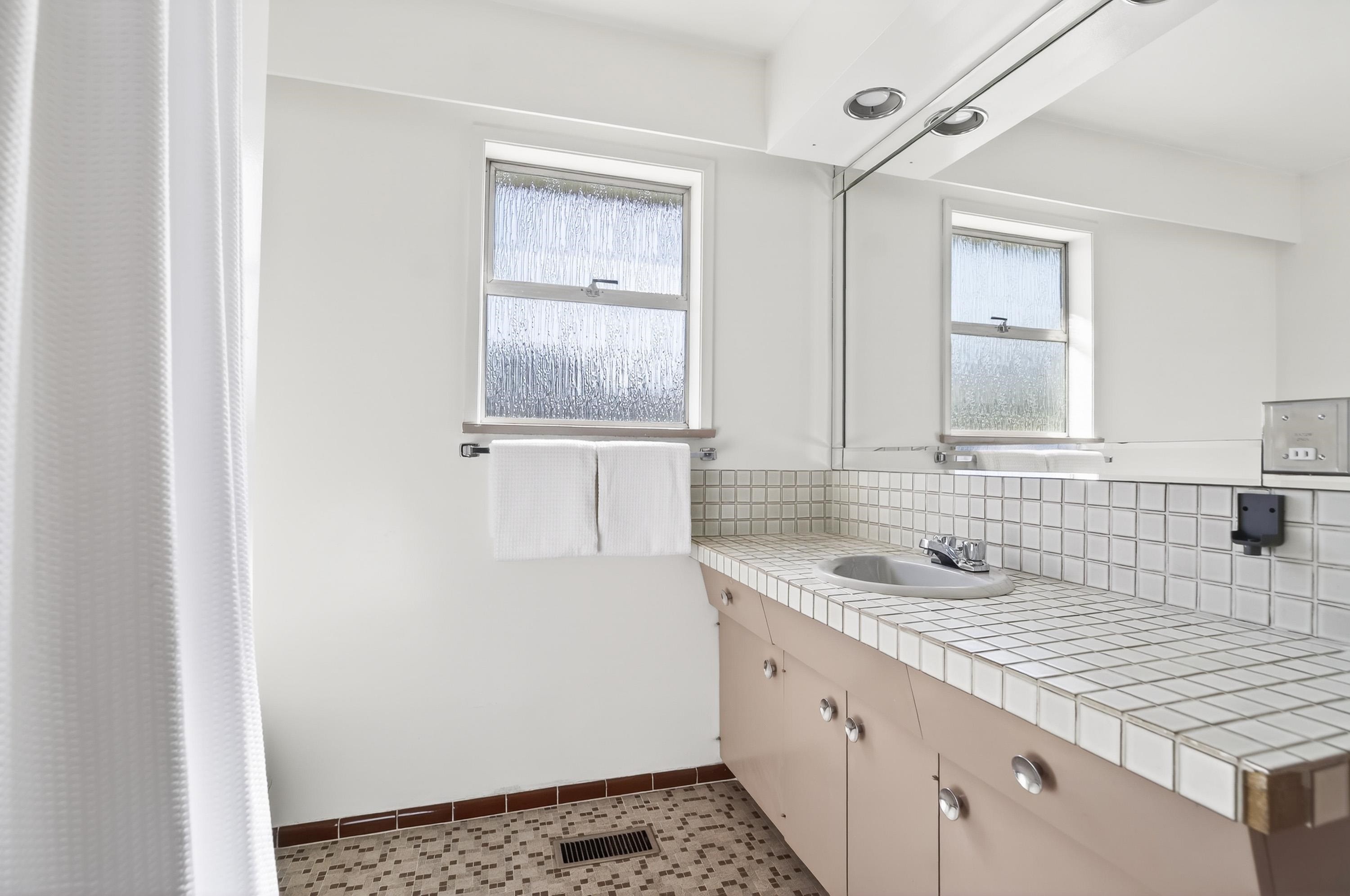 3180 3Rd Avenue E, Vancouver, BC