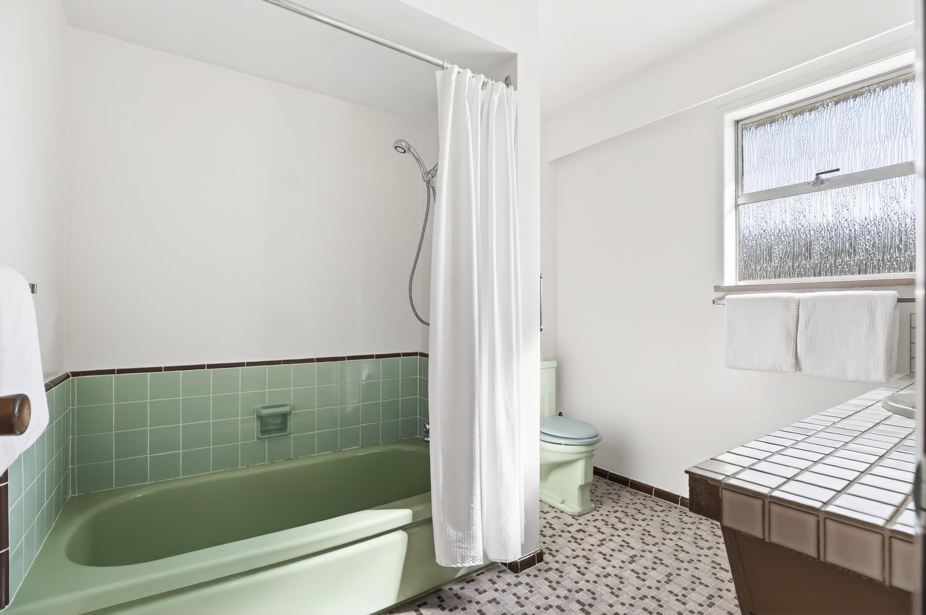 3180 3Rd Avenue E, Vancouver, BC