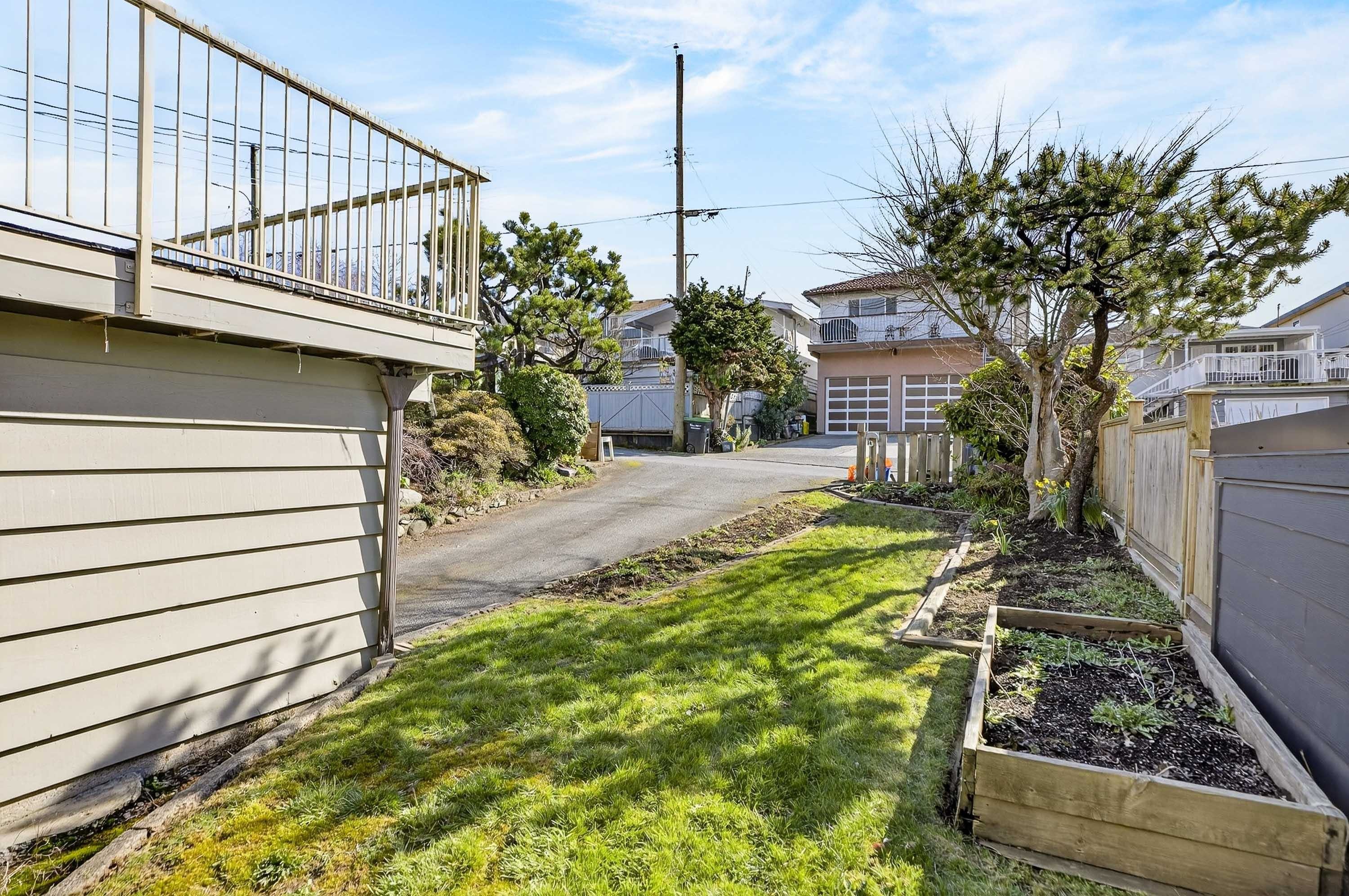 3180 3Rd Avenue E, Vancouver, BC