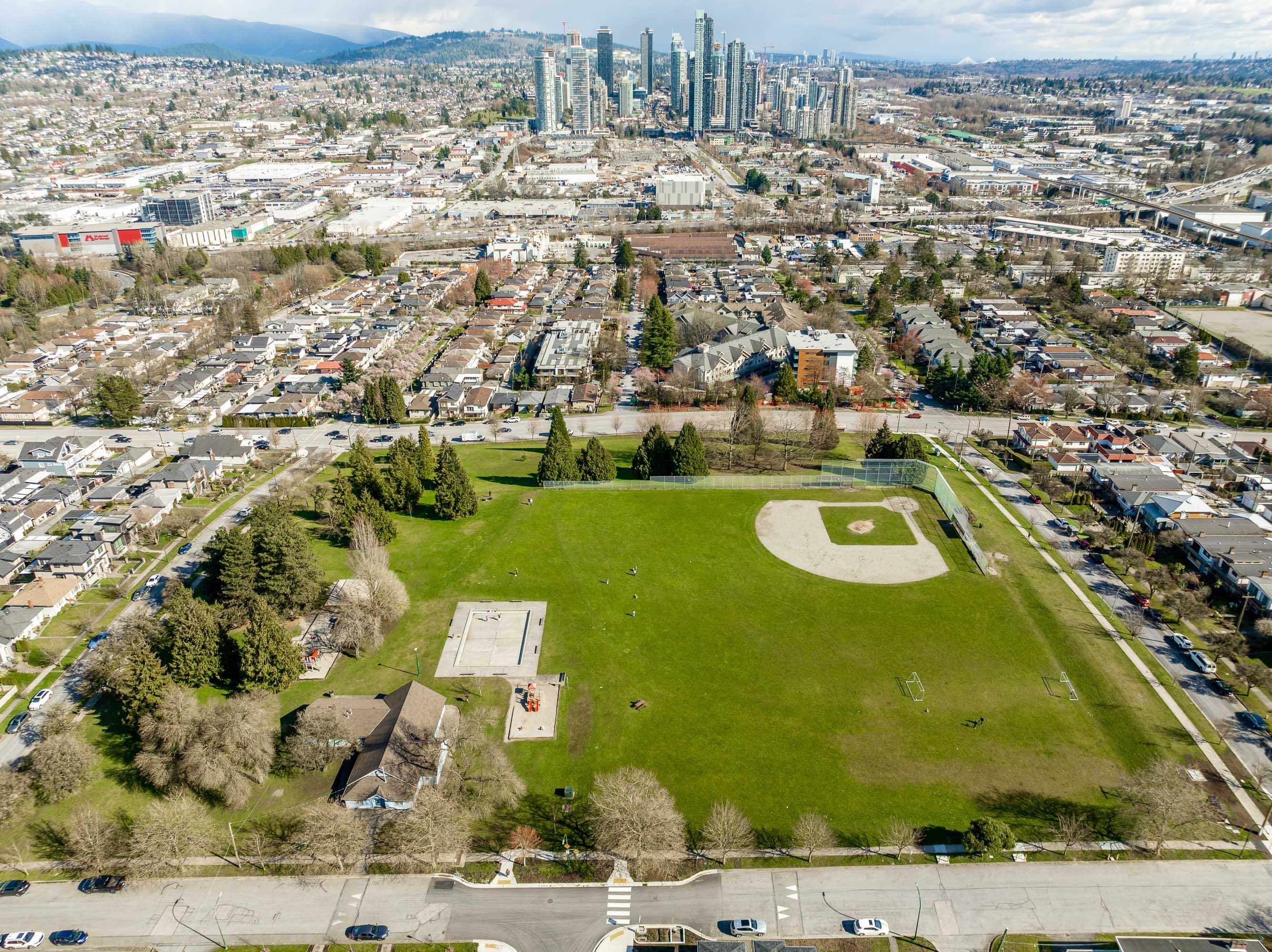 3180 3Rd Avenue E, Vancouver, BC