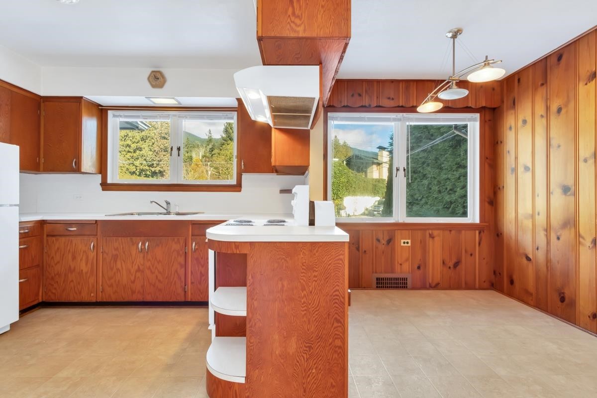4386 Erwin Drive, West Vancouver, BC