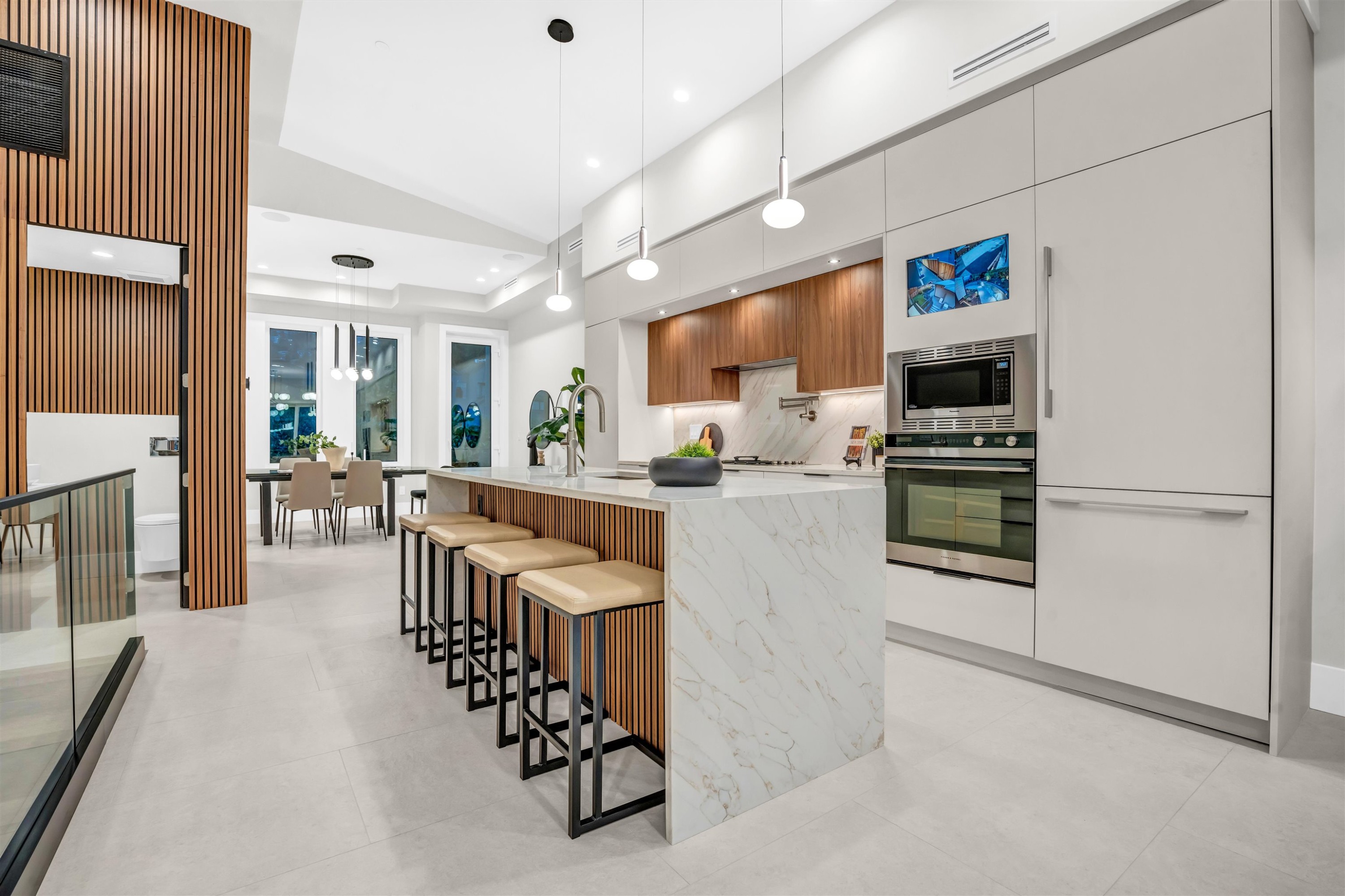 2380 Marine Drive, West Vancouver, BC