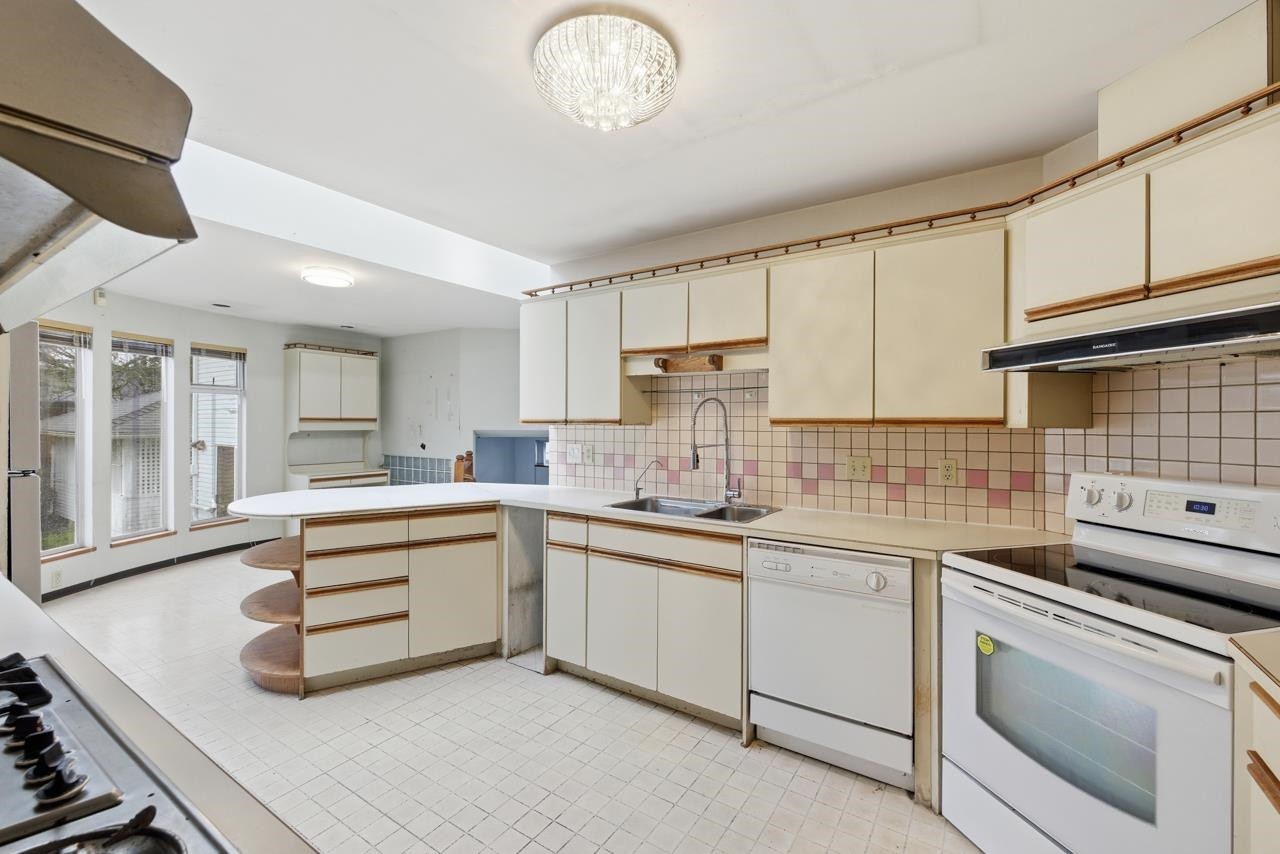 6709 Ash Street, Vancouver, BC