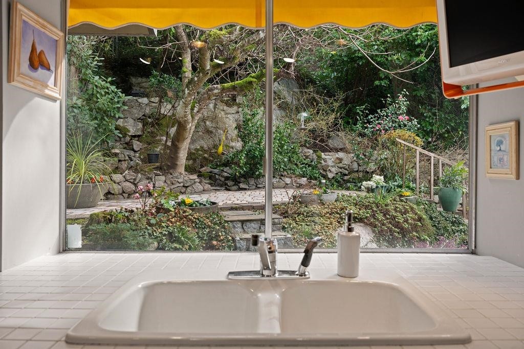 6035 Eagleridge Drive, West Vancouver, BC