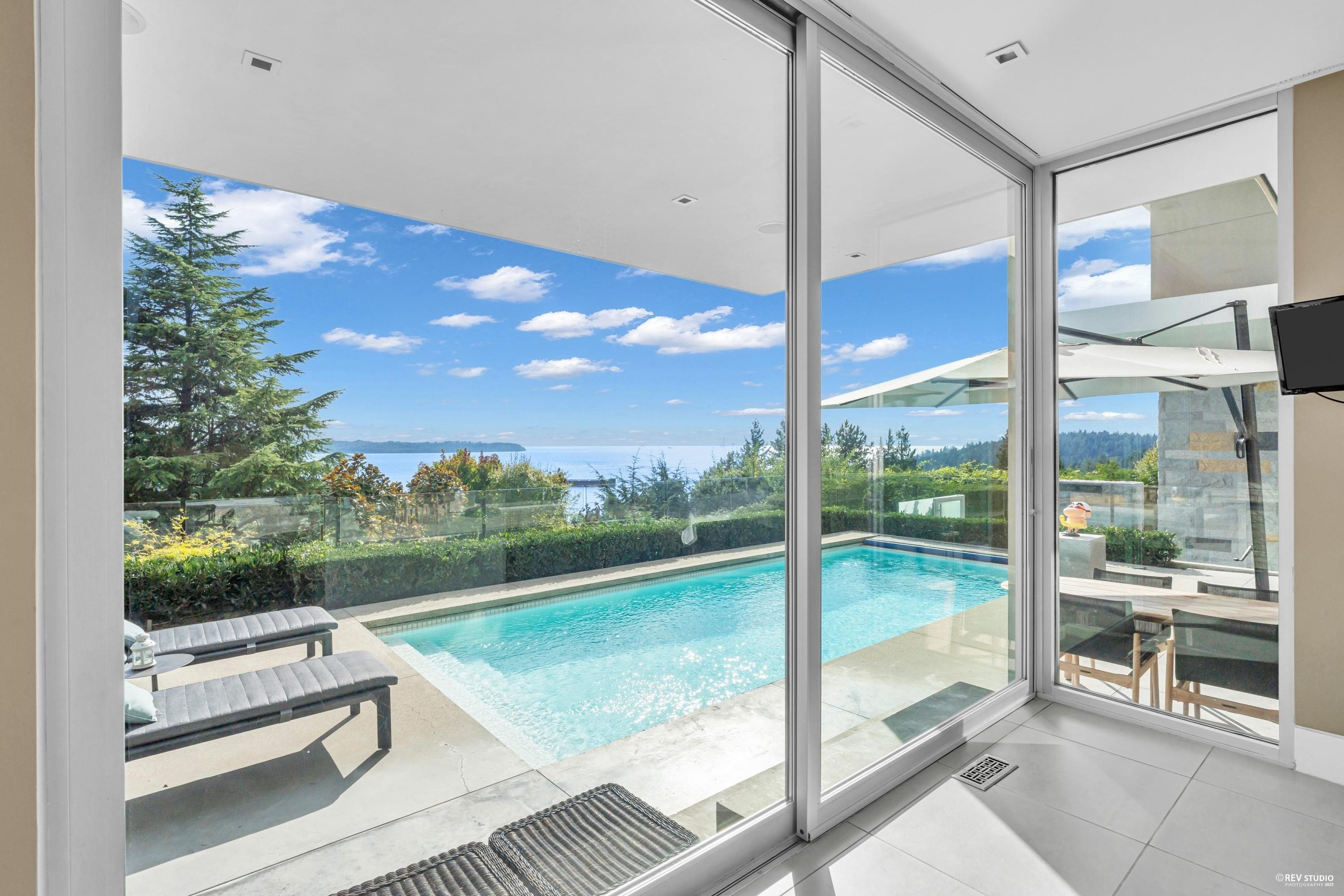 4313 Rockridge Road, West Vancouver, BC