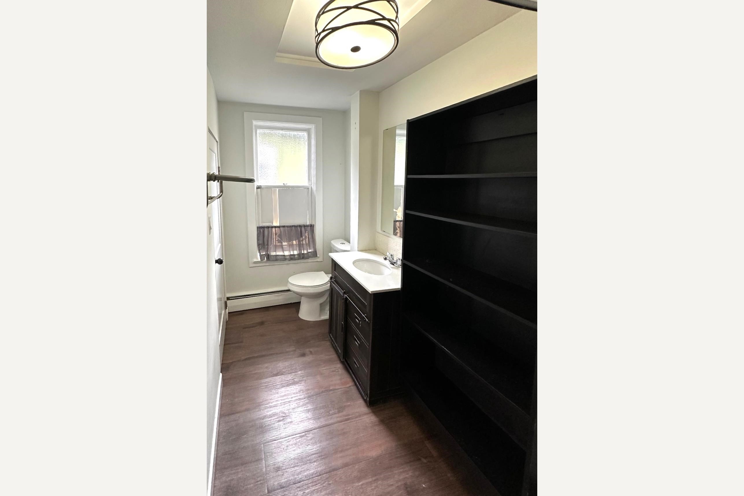 164 10Th Street E, North Vancouver, BC