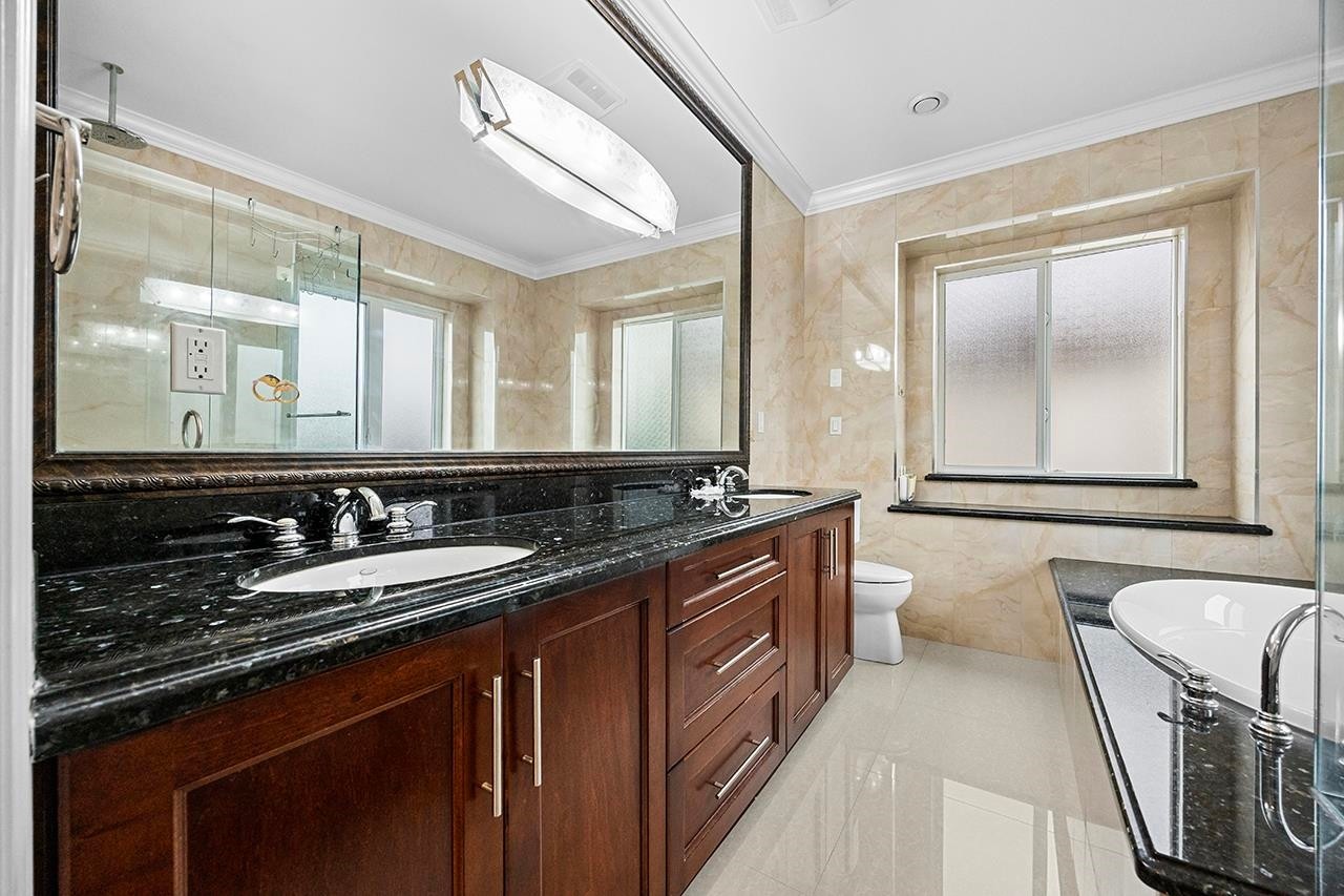6830 Vivian Street, Vancouver, BC