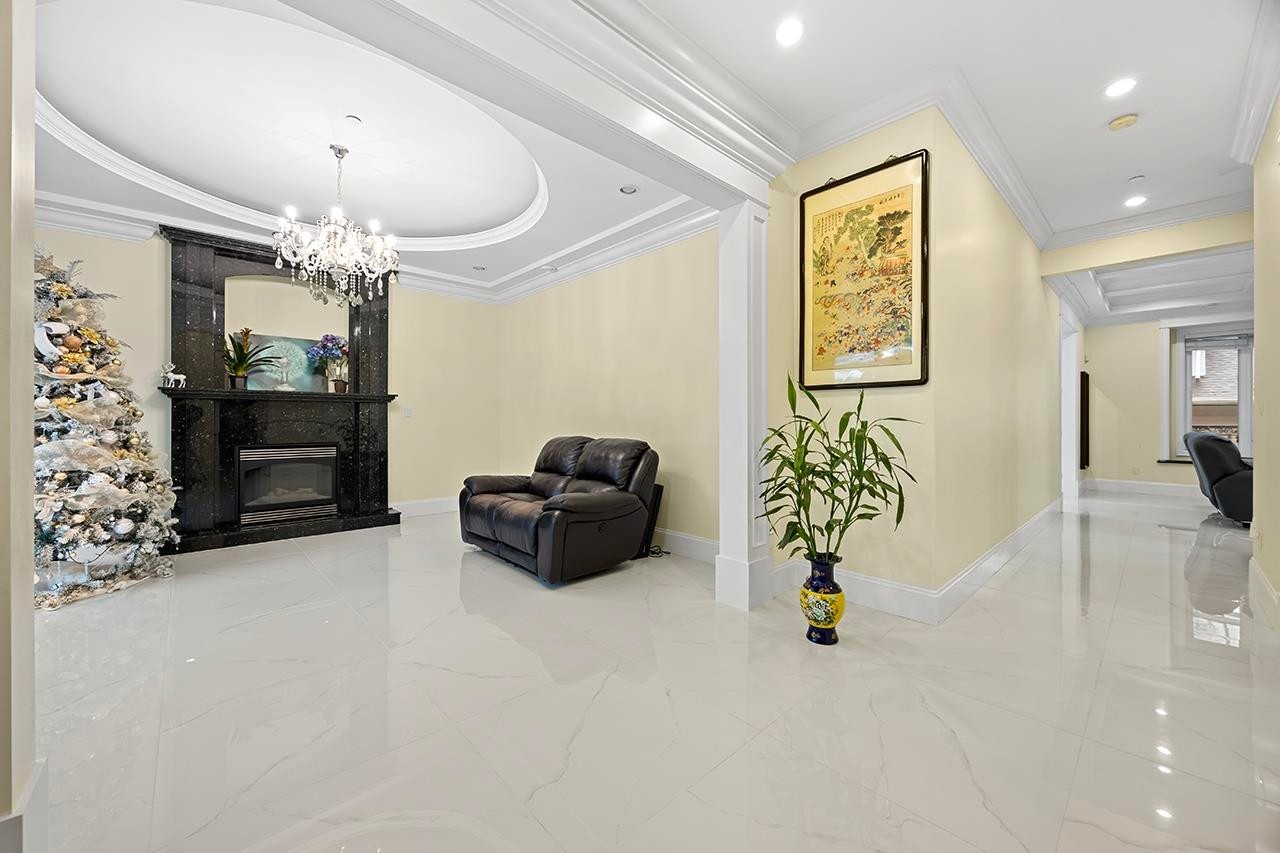 6830 Vivian Street, Vancouver, BC
