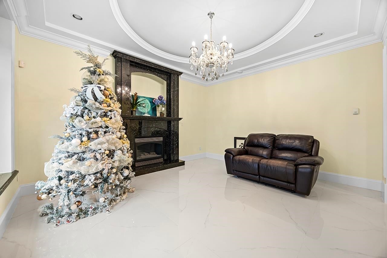 6830 Vivian Street, Vancouver, BC