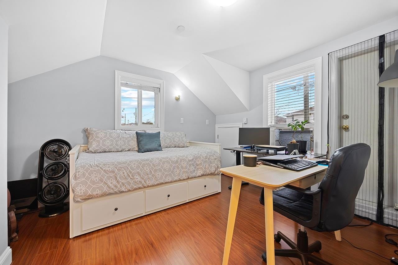 6830 Vivian Street, Vancouver, BC