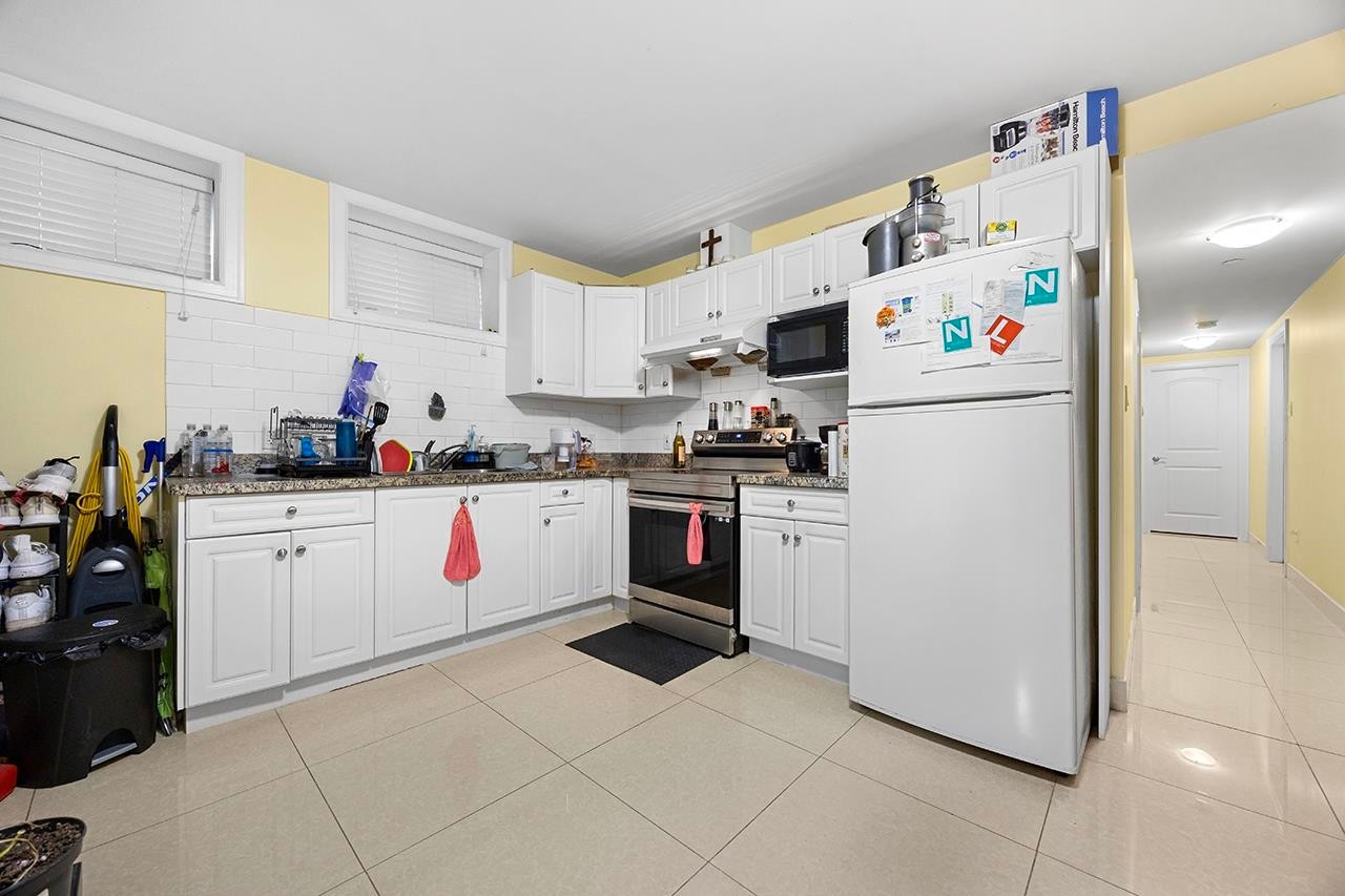 6830 Vivian Street, Vancouver, BC