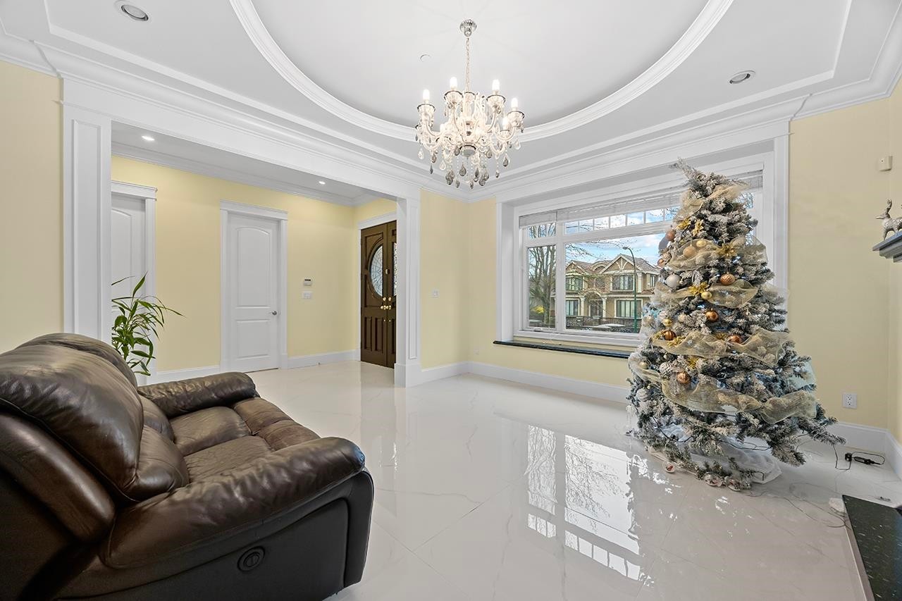 6830 Vivian Street, Vancouver, BC