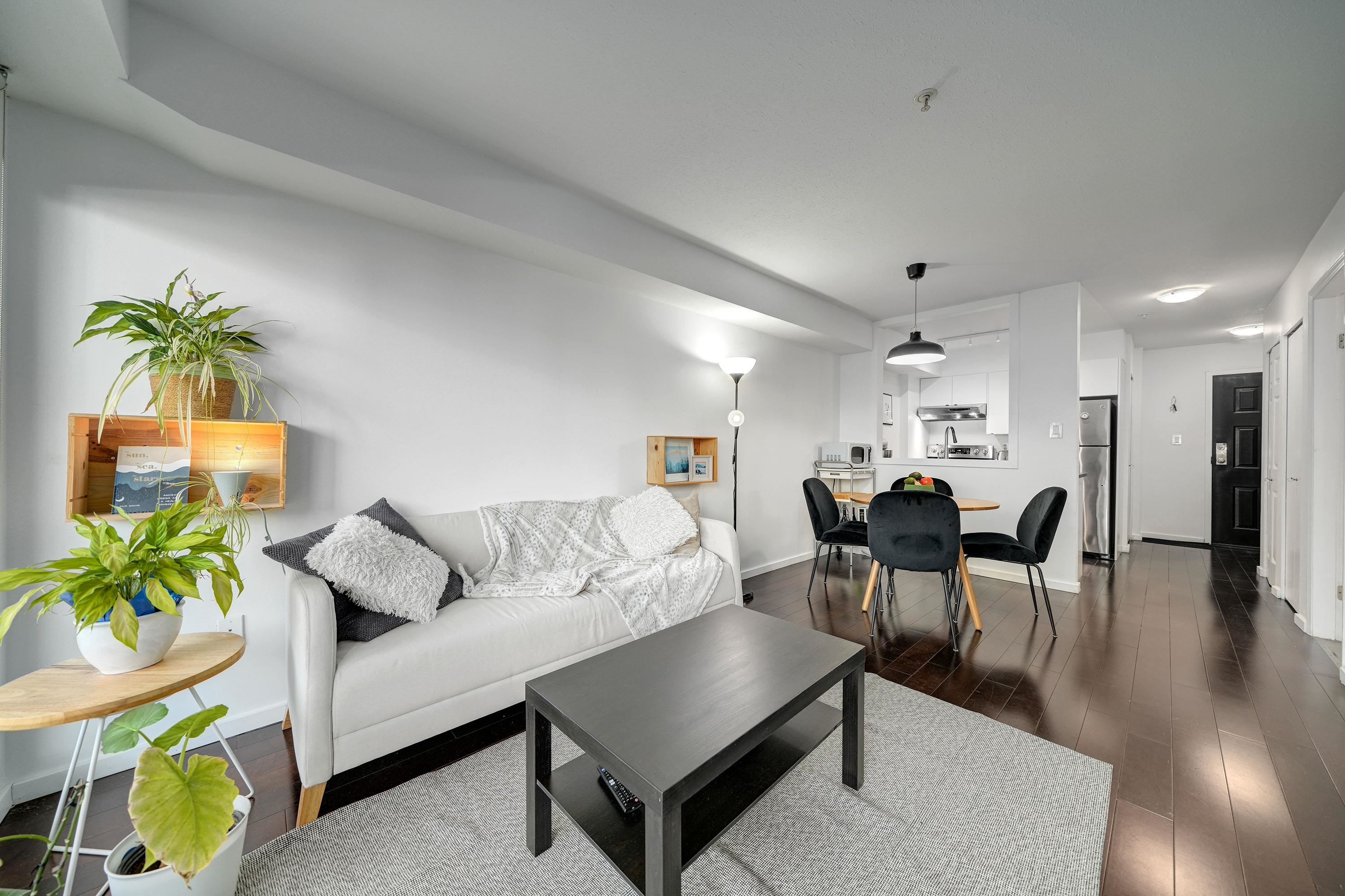 210-1099 Broadway E, Vancouver, BC