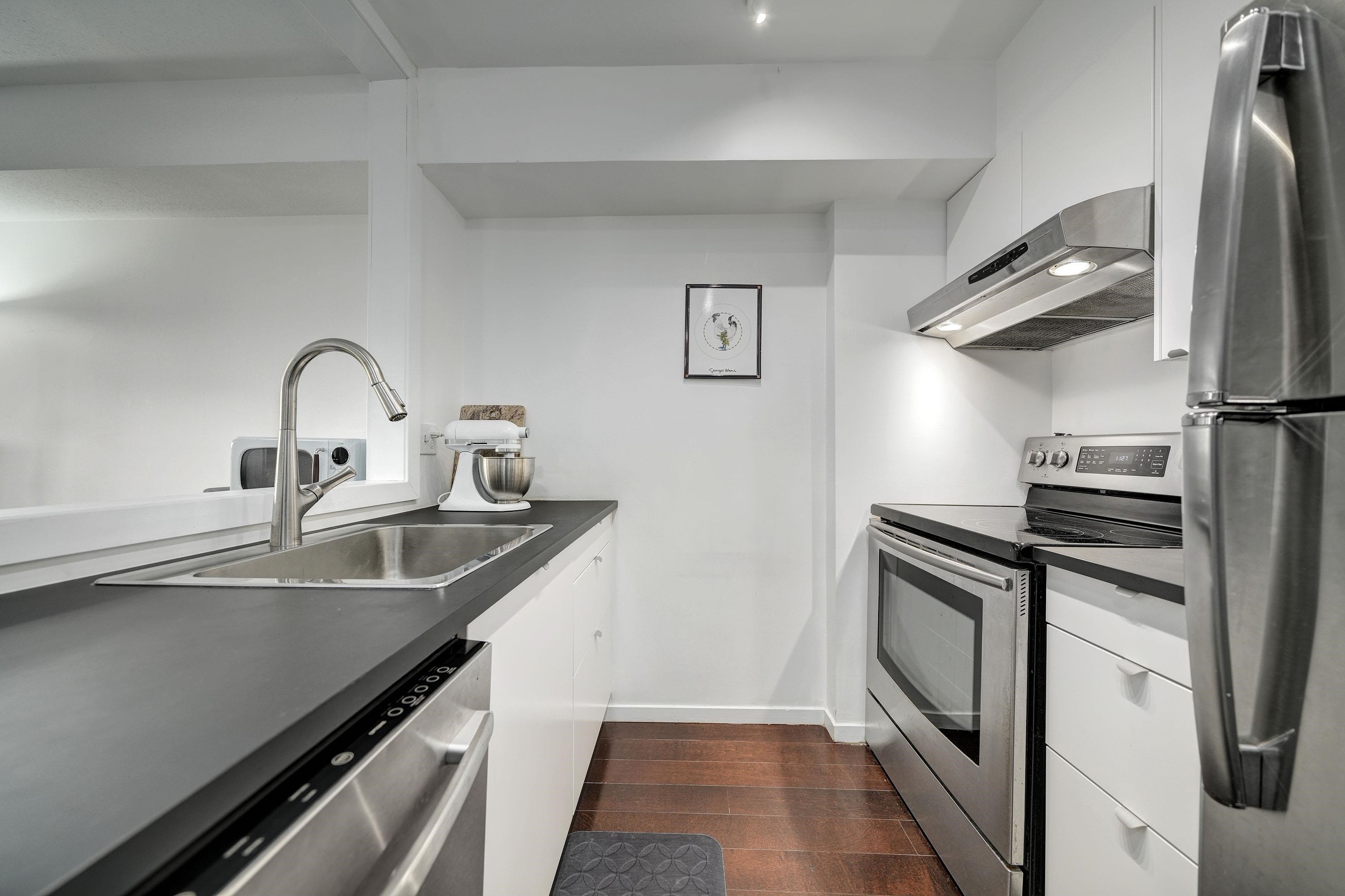 210-1099 Broadway E, Vancouver, BC