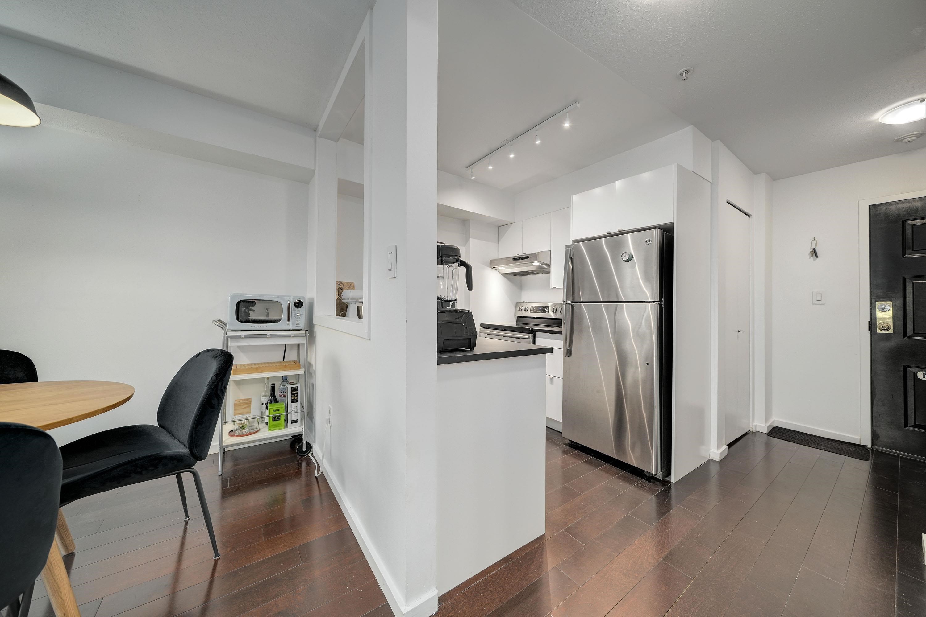 210-1099 Broadway E, Vancouver, BC