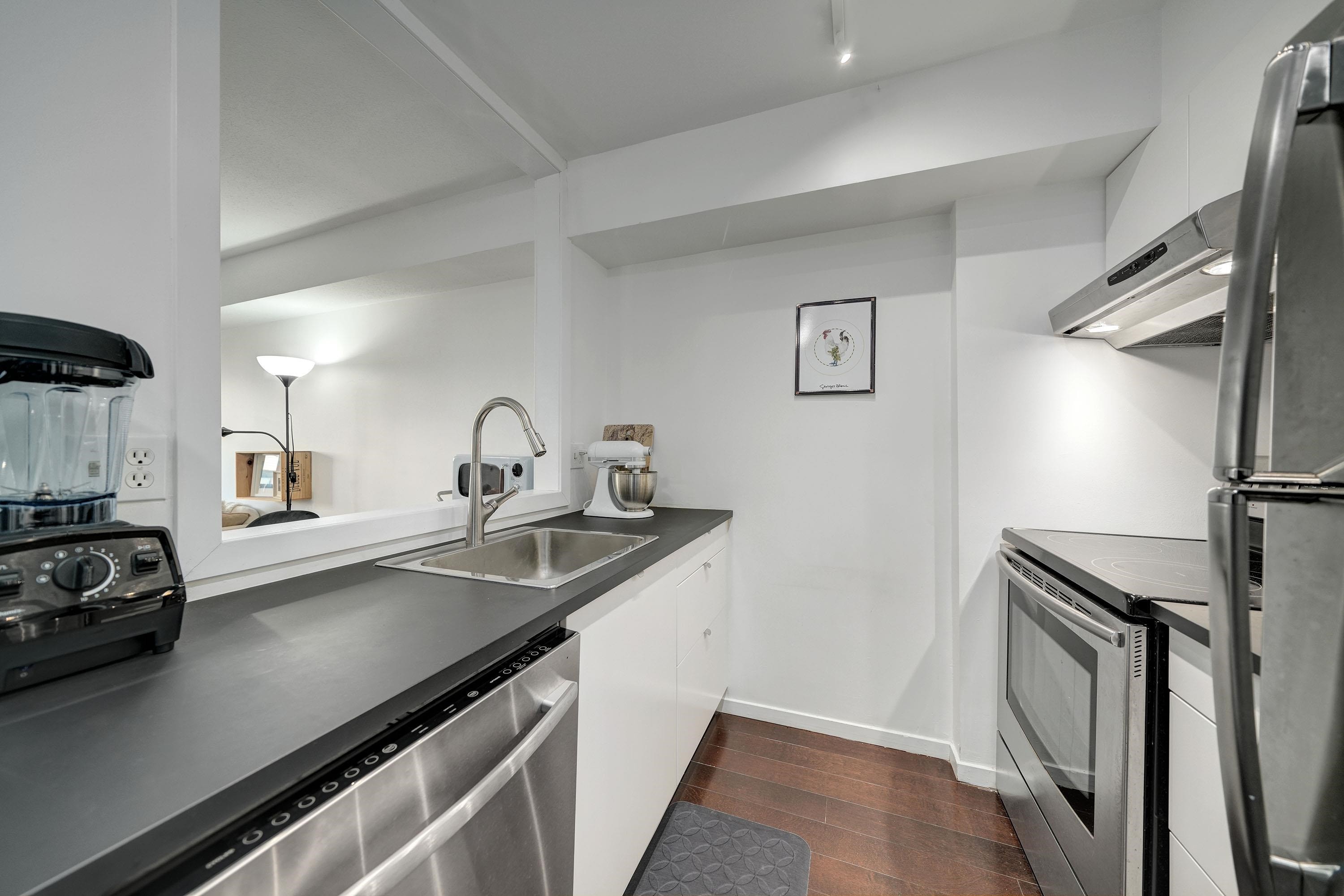 210-1099 Broadway E, Vancouver, BC