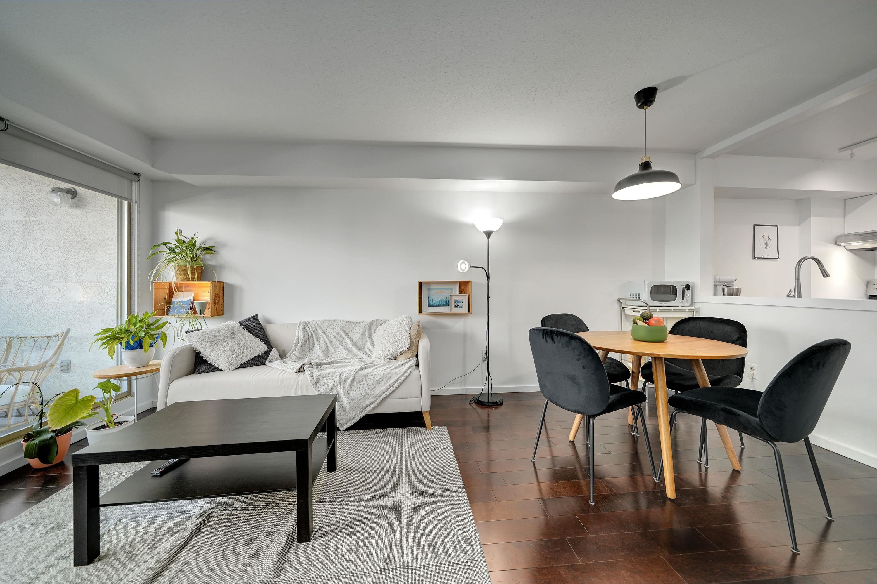 210-1099 Broadway E, Vancouver, BC