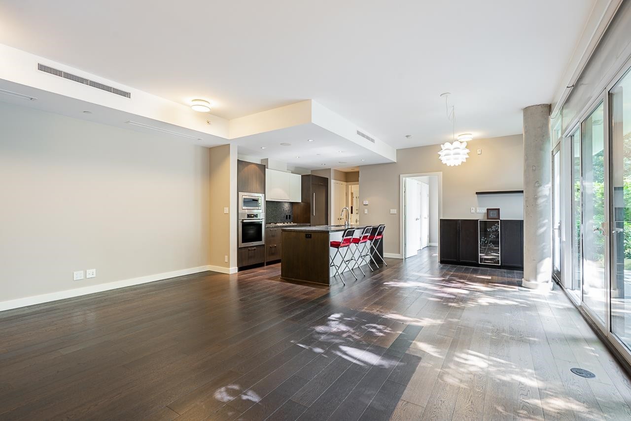 101-988 Keith Road, West Vancouver, BC