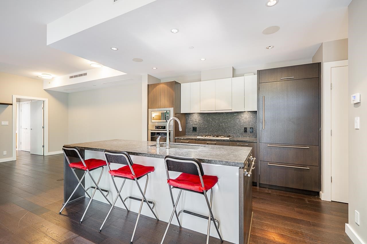 101-988 Keith Road, West Vancouver, BC