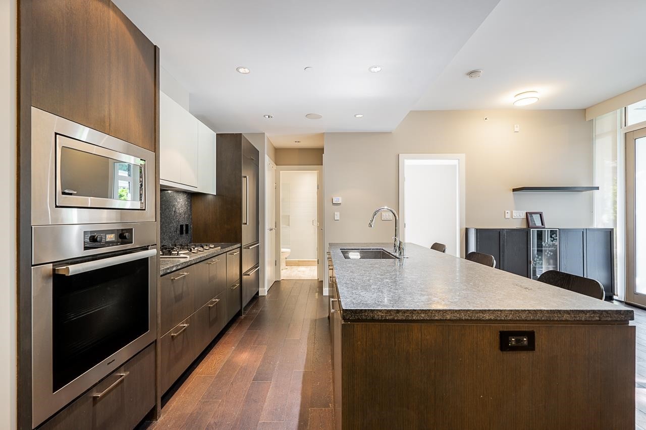 101-988 Keith Road, West Vancouver, BC