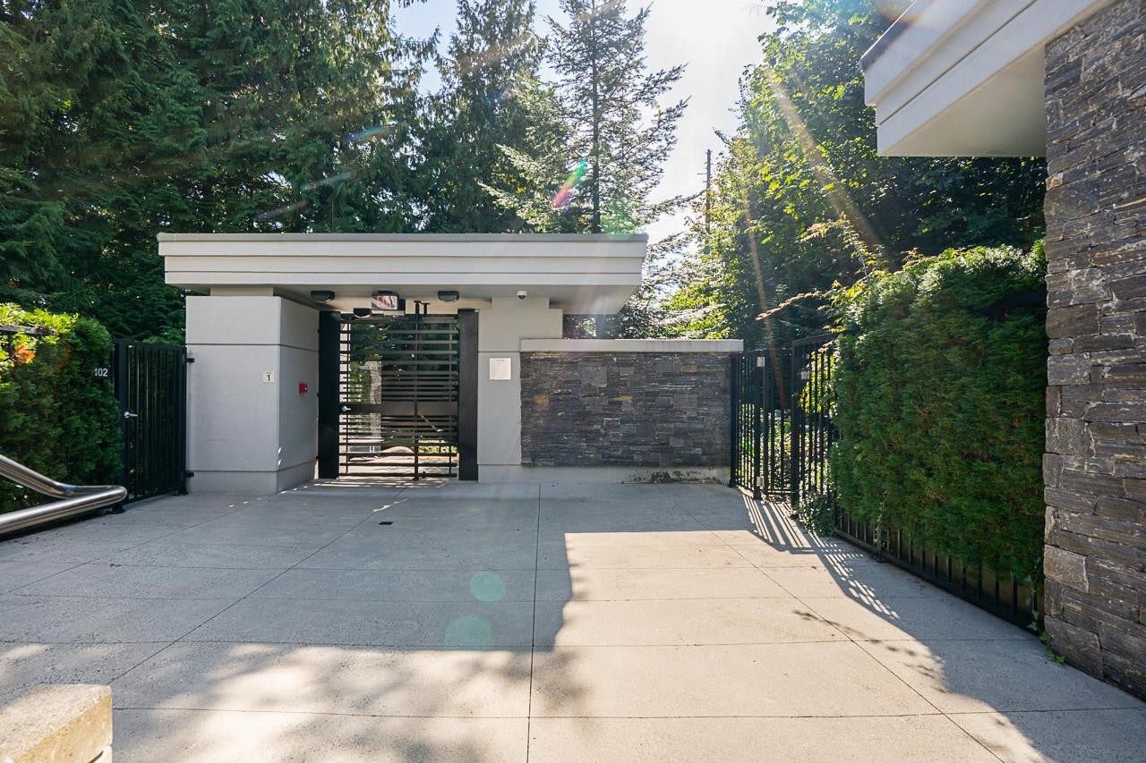 101-988 Keith Road, West Vancouver, BC