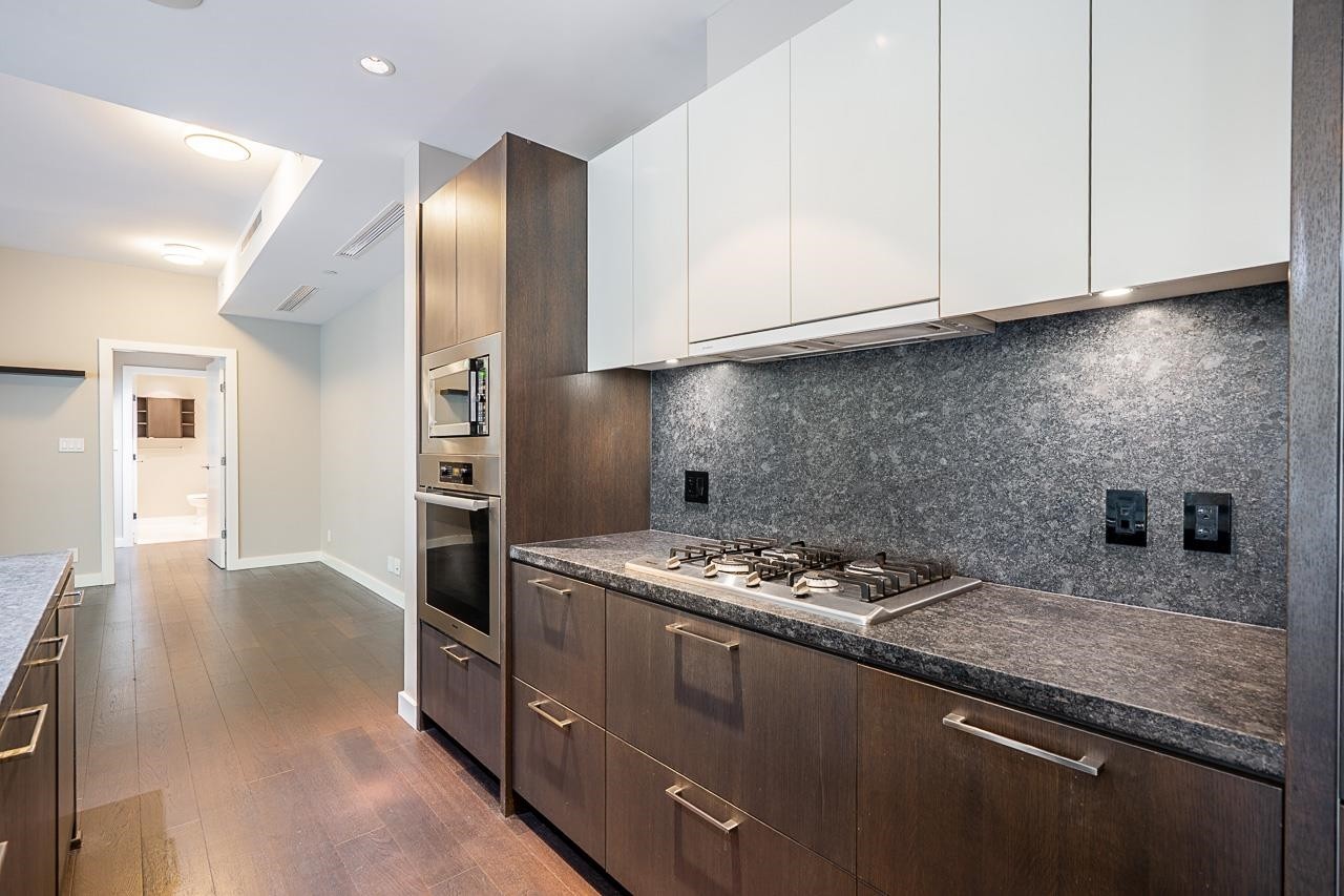 101-988 Keith Road, West Vancouver, BC