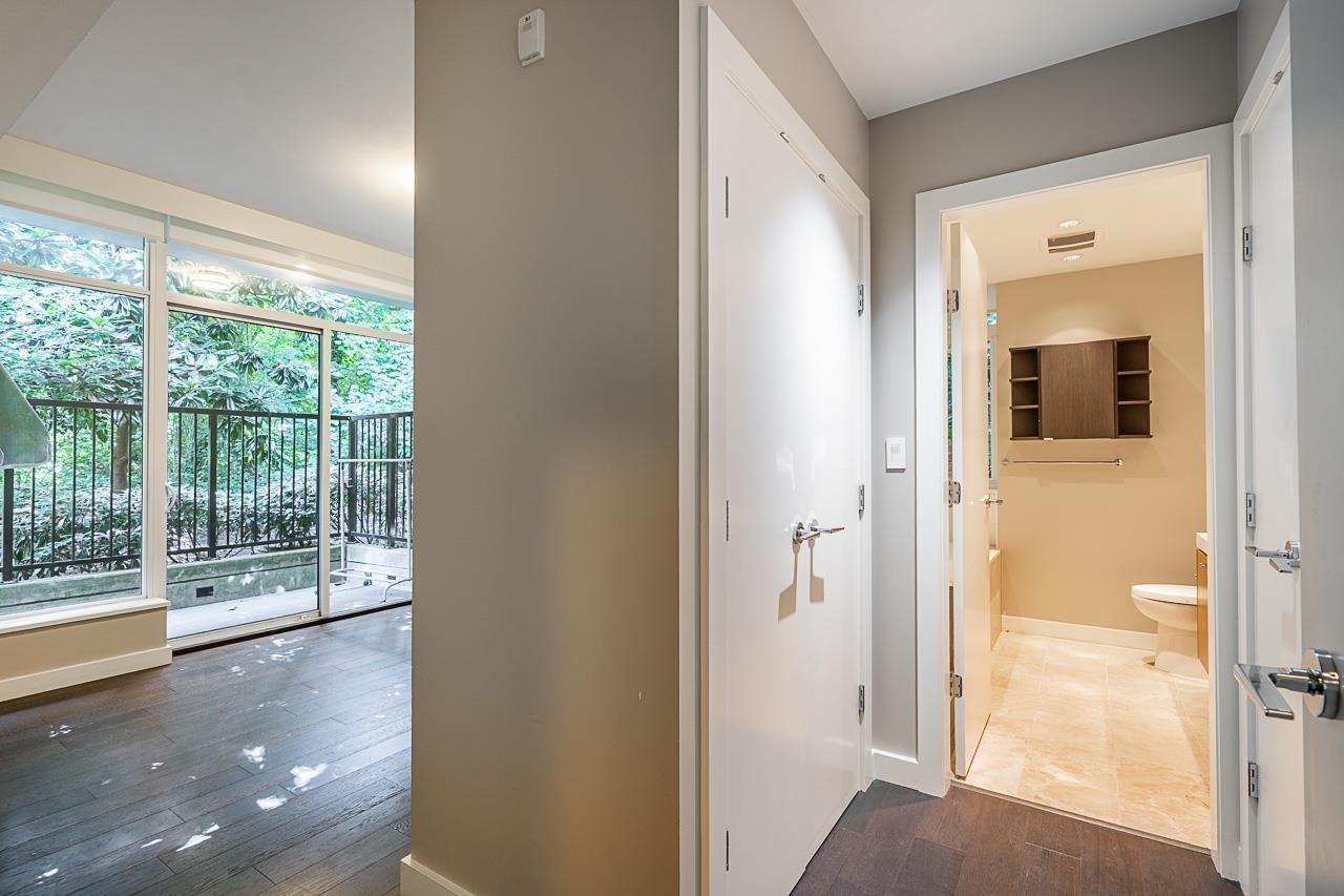 101-988 Keith Road, West Vancouver, BC