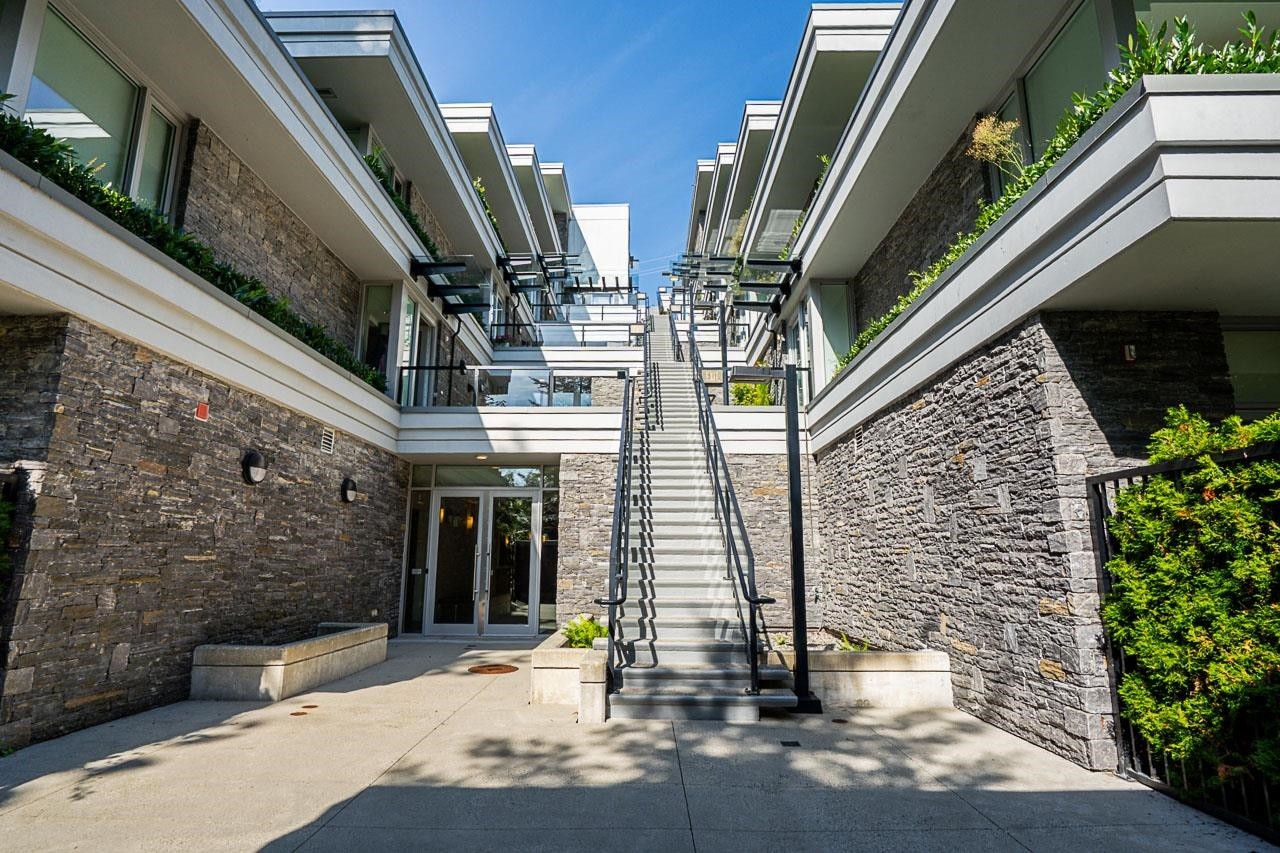 101-988 Keith Road, West Vancouver, BC