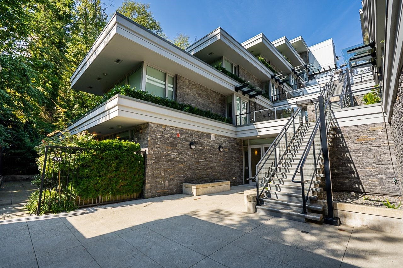 101-988 Keith Road, West Vancouver, BC