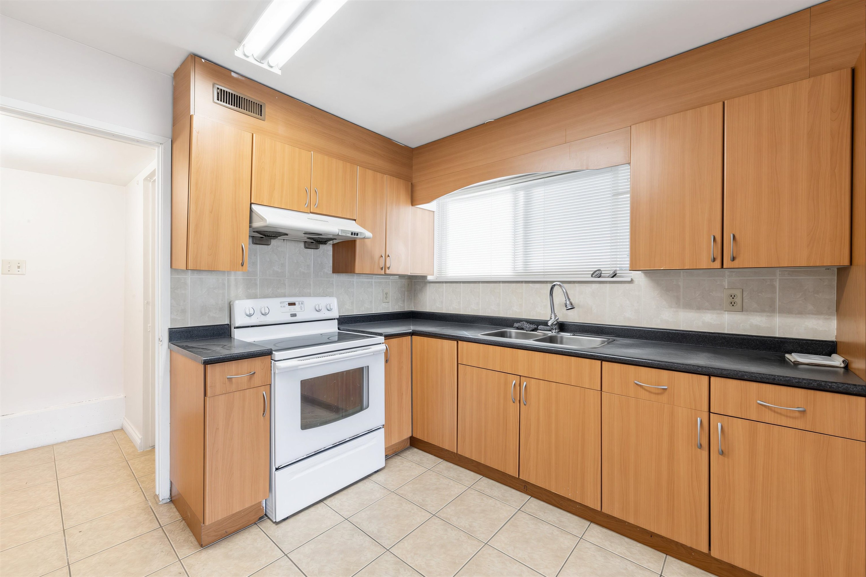 3206 Adanac Street, Vancouver, BC