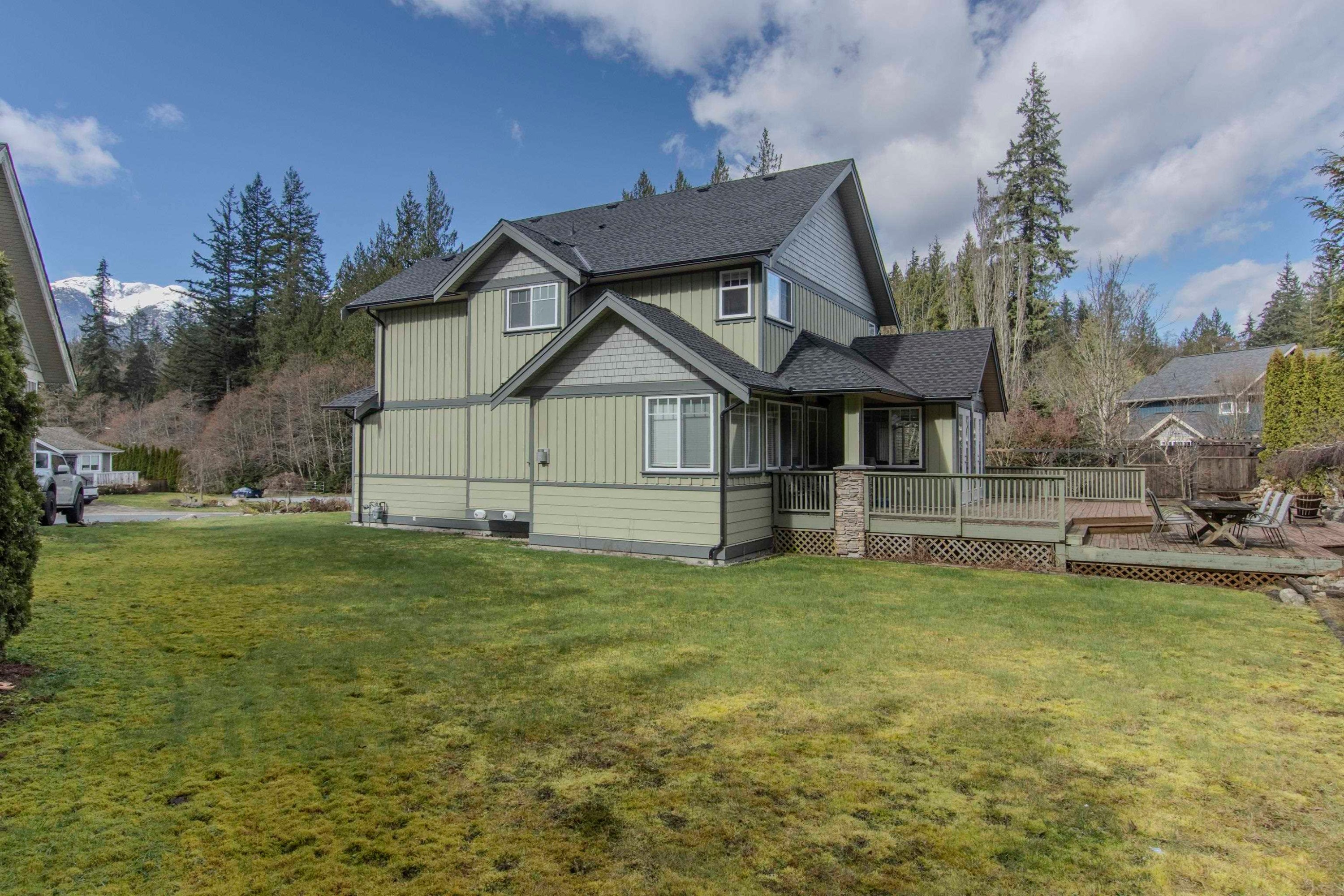1003 Ash Place, Squamish, BC