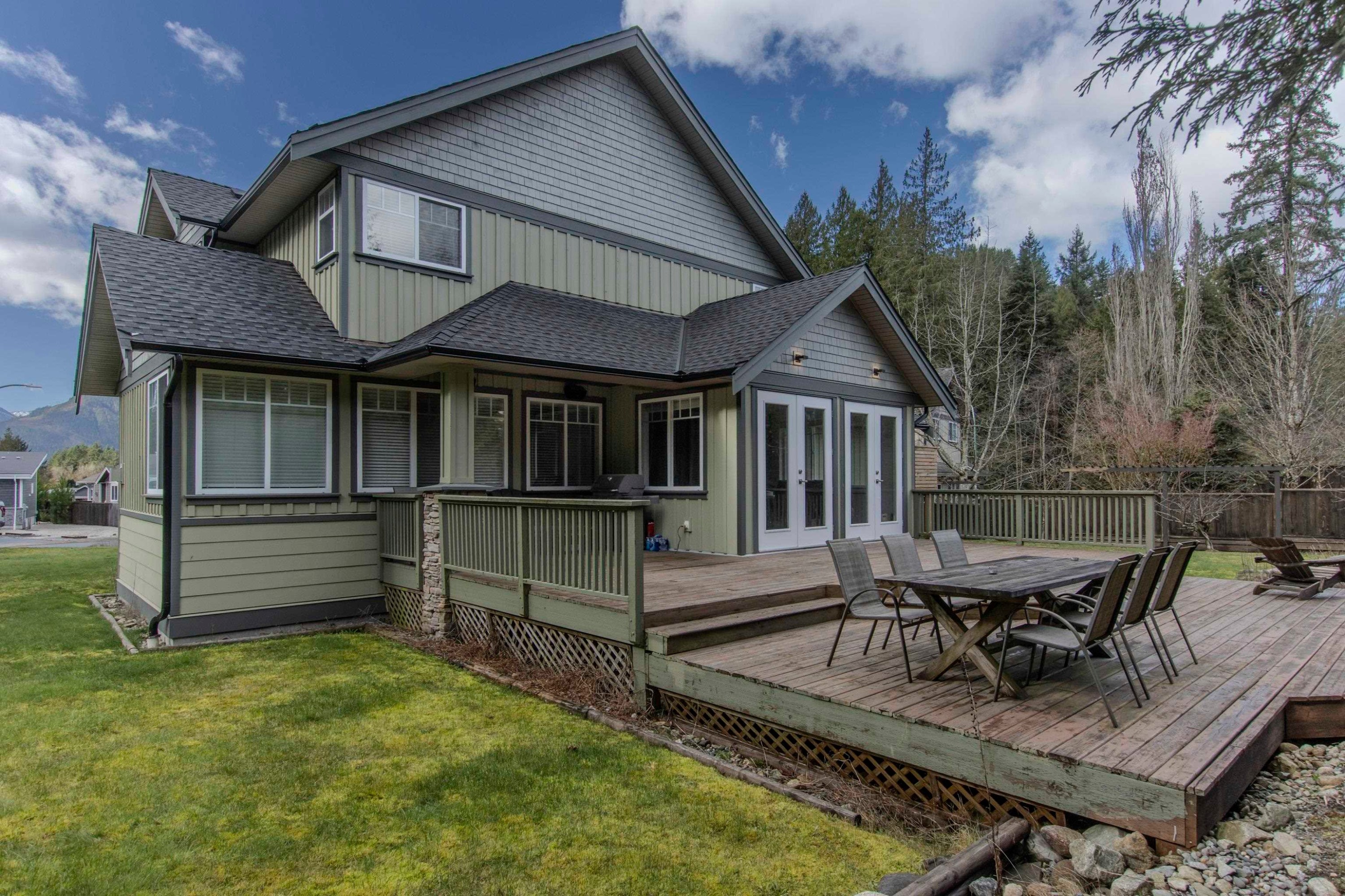 1003 Ash Place, Squamish, BC