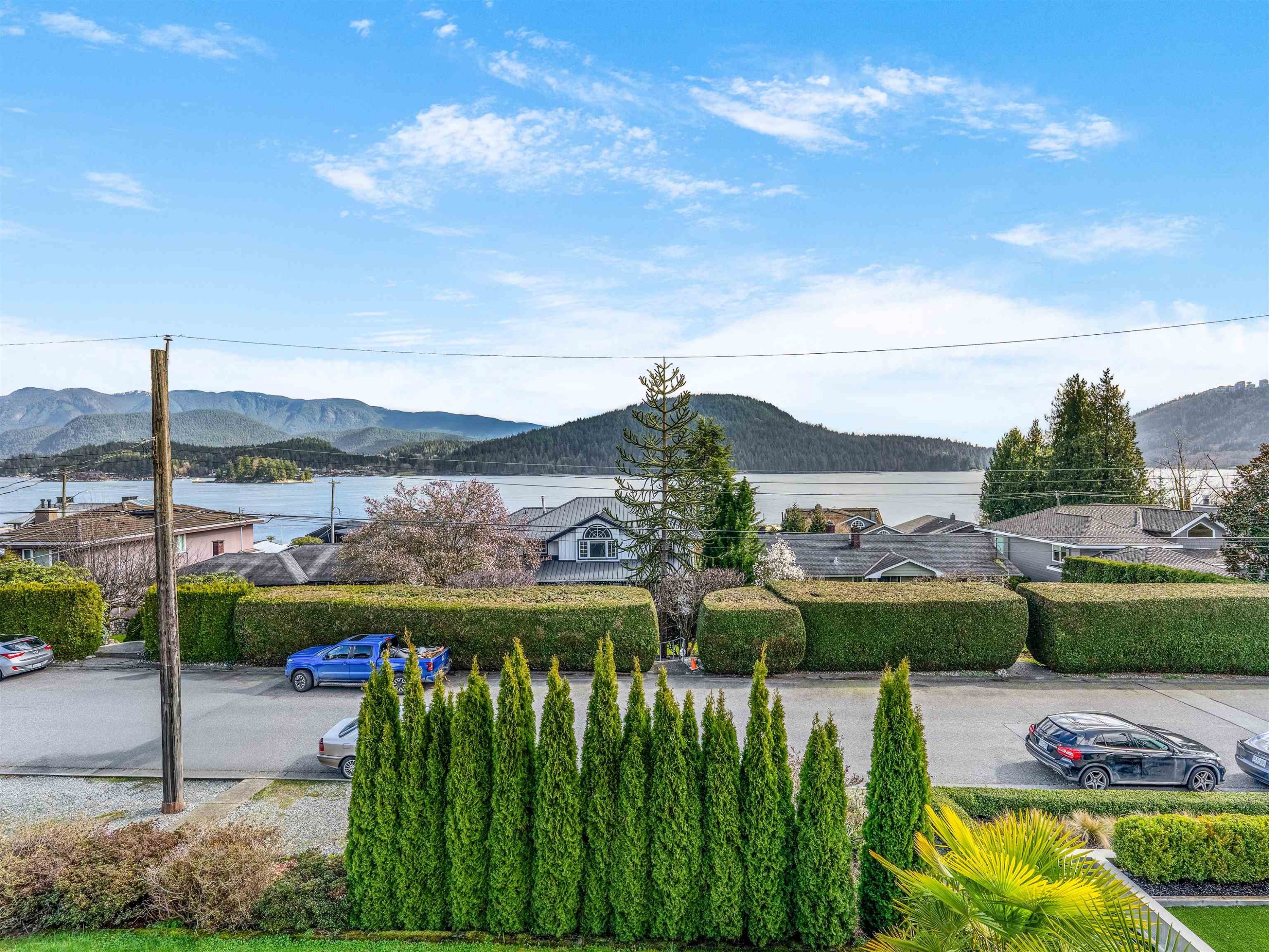 351 Beachview Drive, North Vancouver, BC