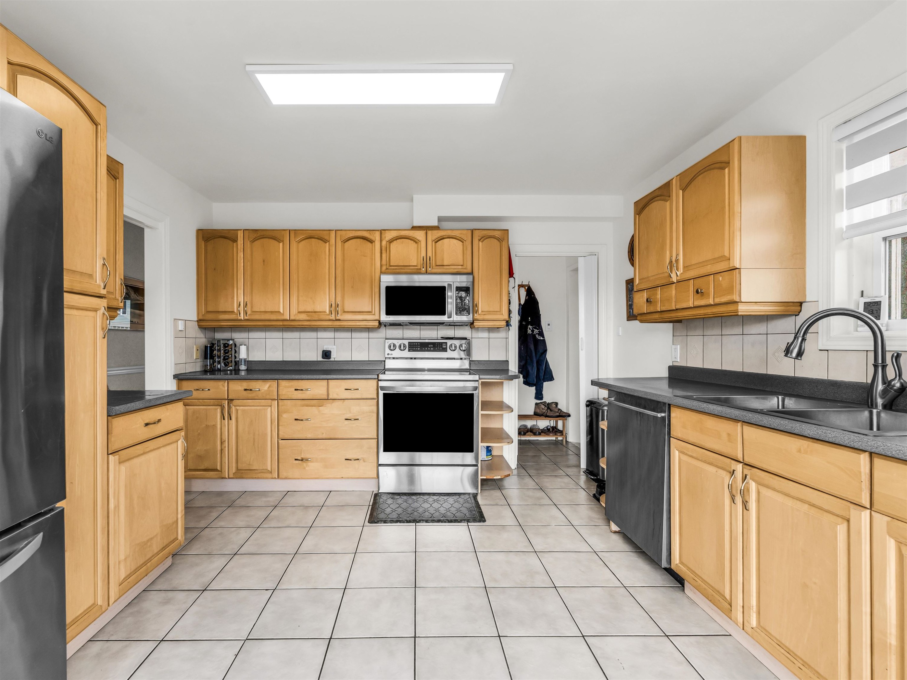 351 Beachview Drive, North Vancouver, BC