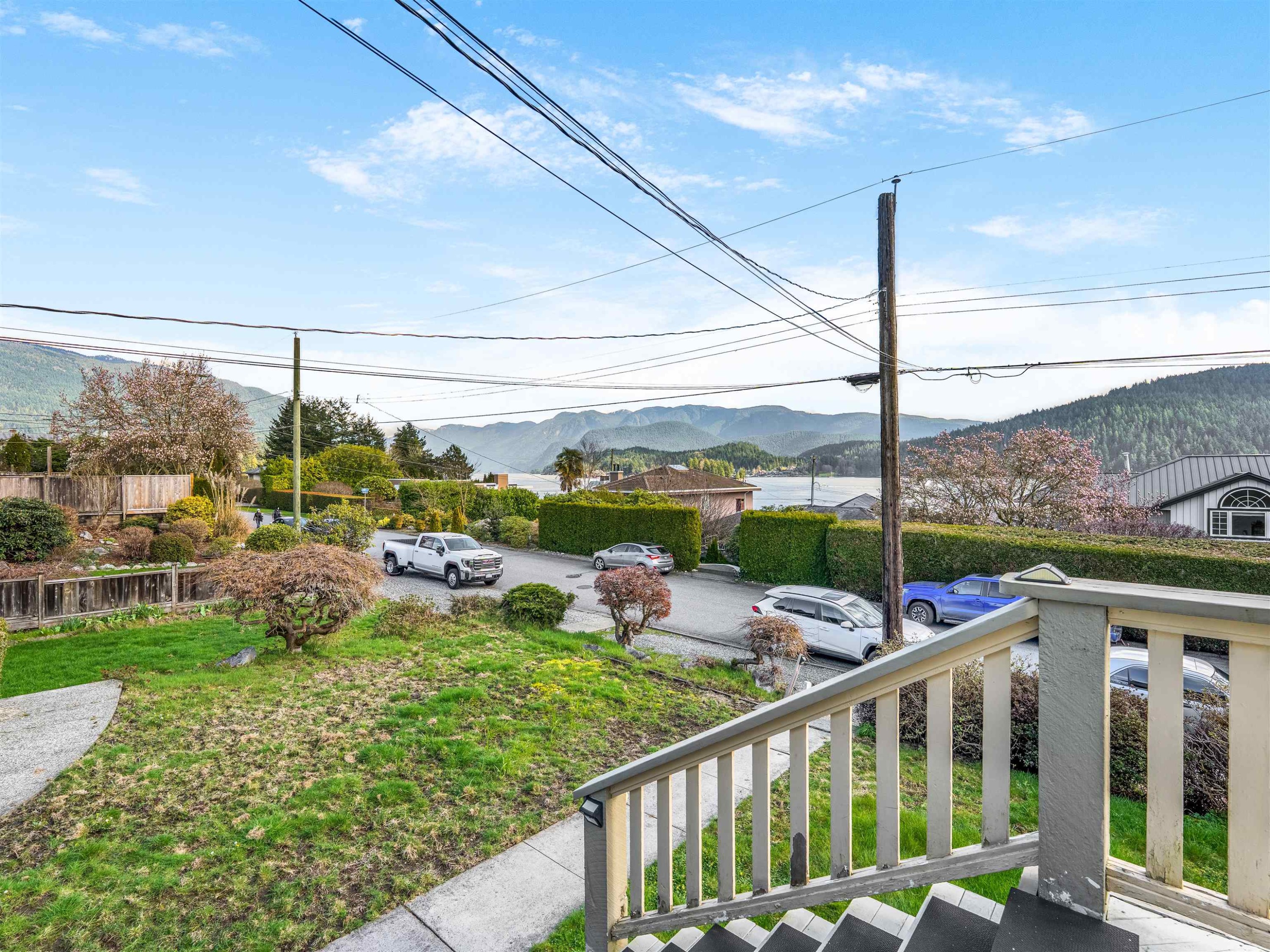351 Beachview Drive, North Vancouver, BC